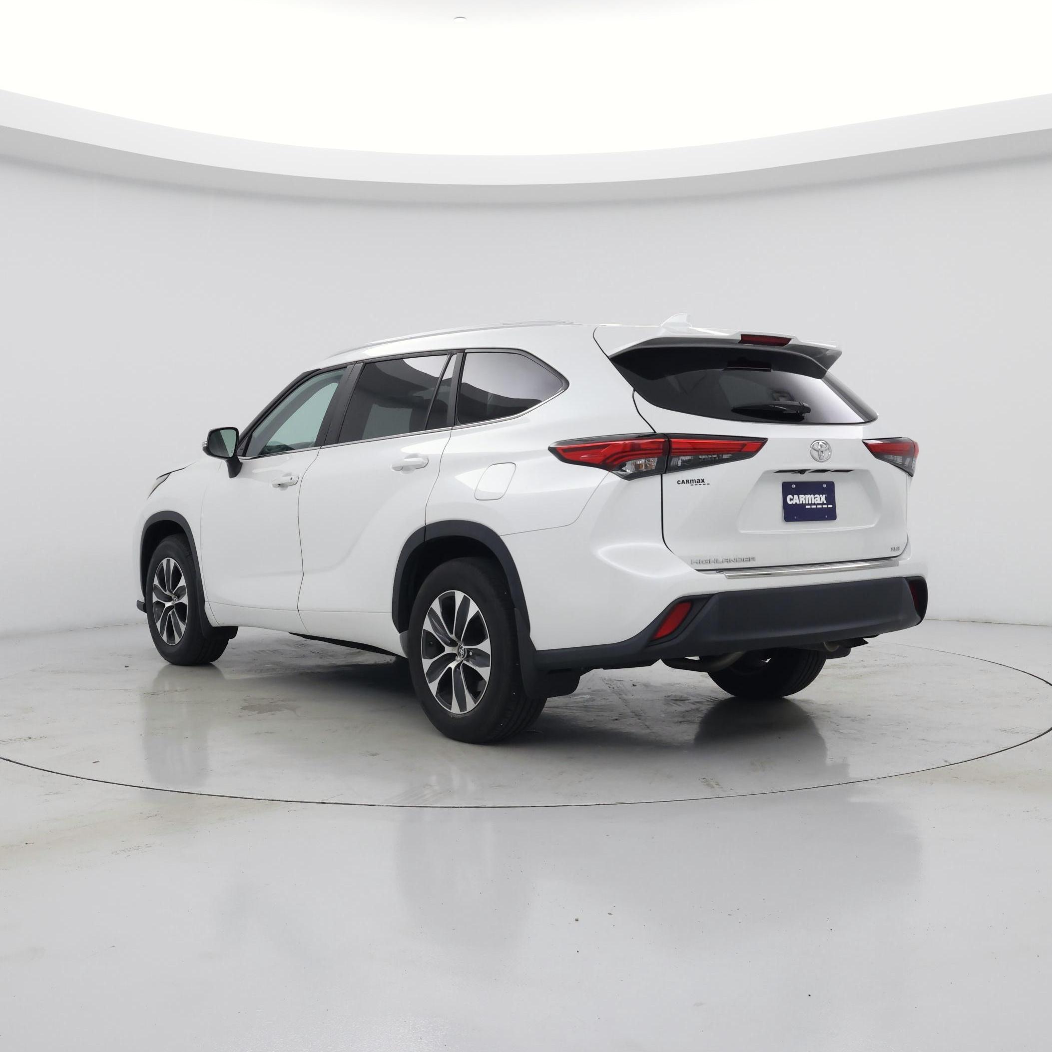 Thumbnail: 2023 Toyota Highlander - 2