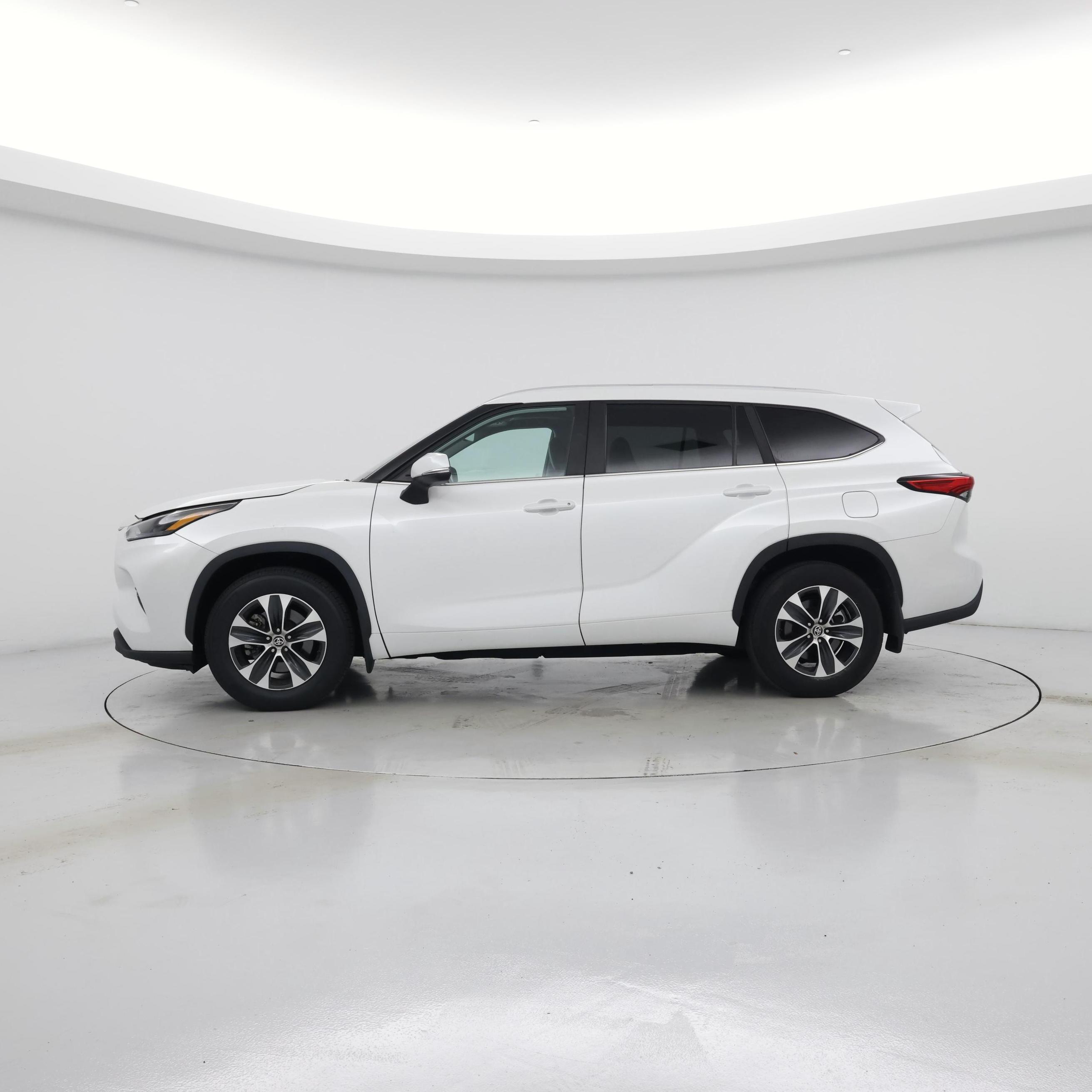 Thumbnail: 2023 Toyota Highlander - 3