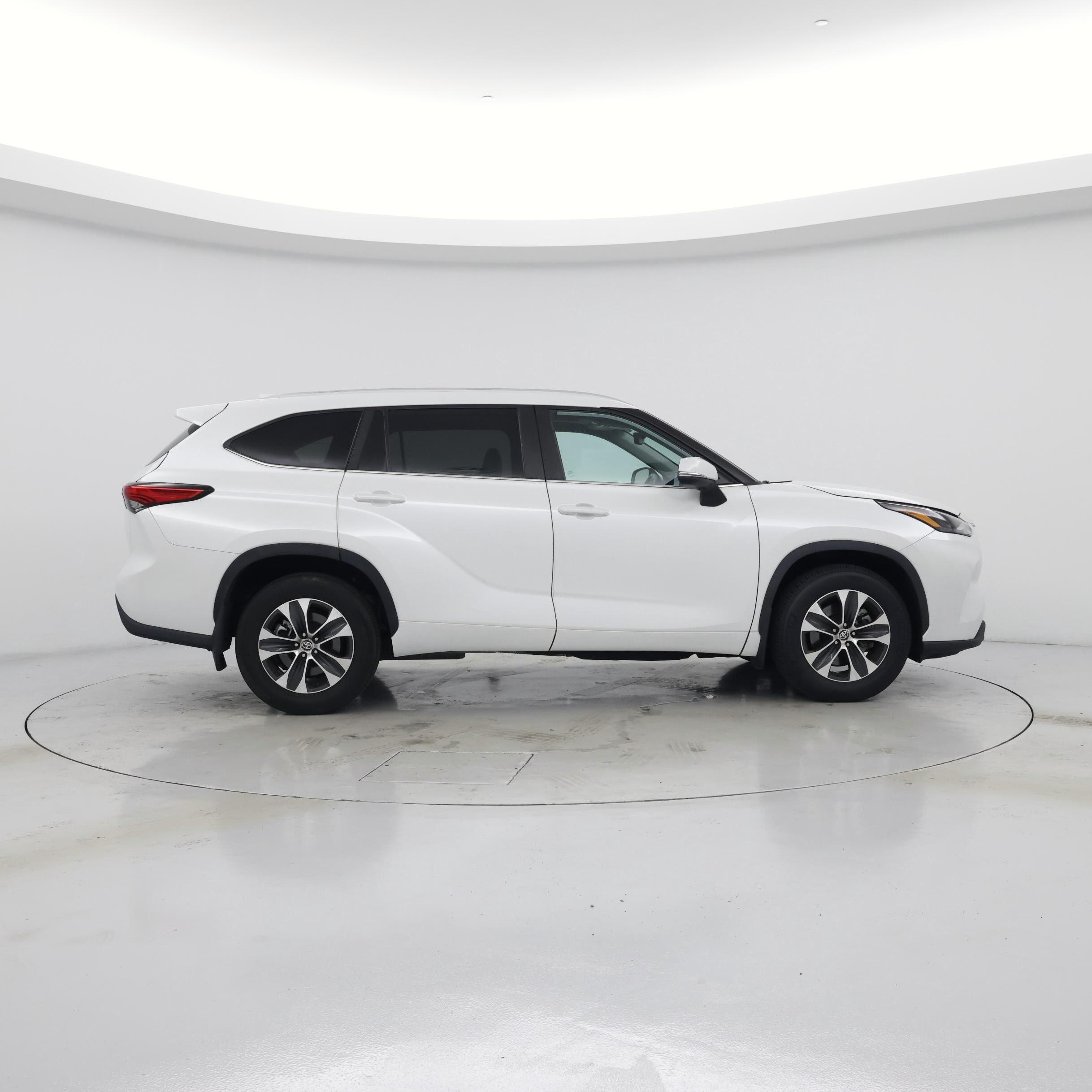 Thumbnail: 2023 Toyota Highlander - 7