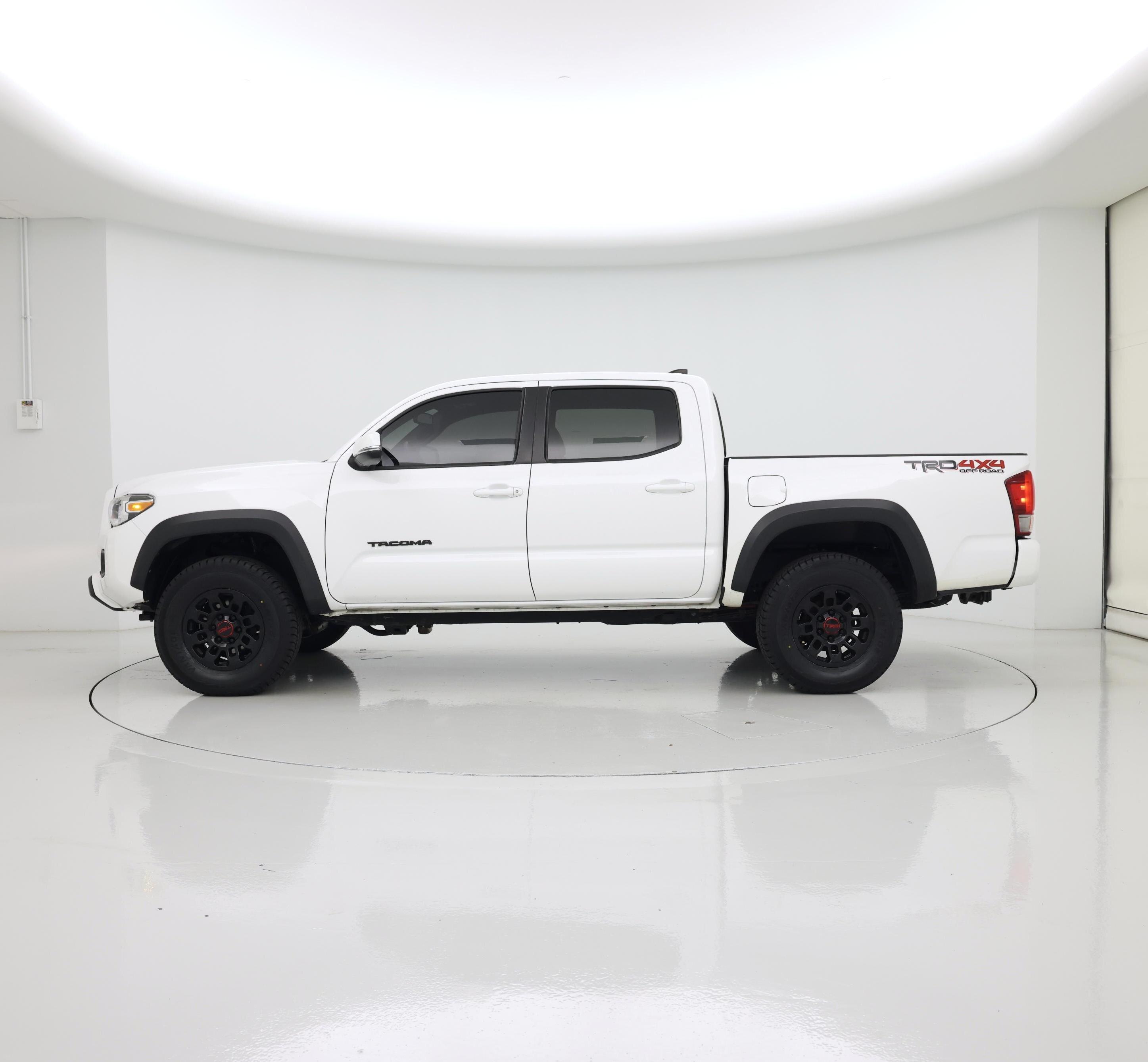 Thumbnail: 2017 Toyota Tacoma - 3