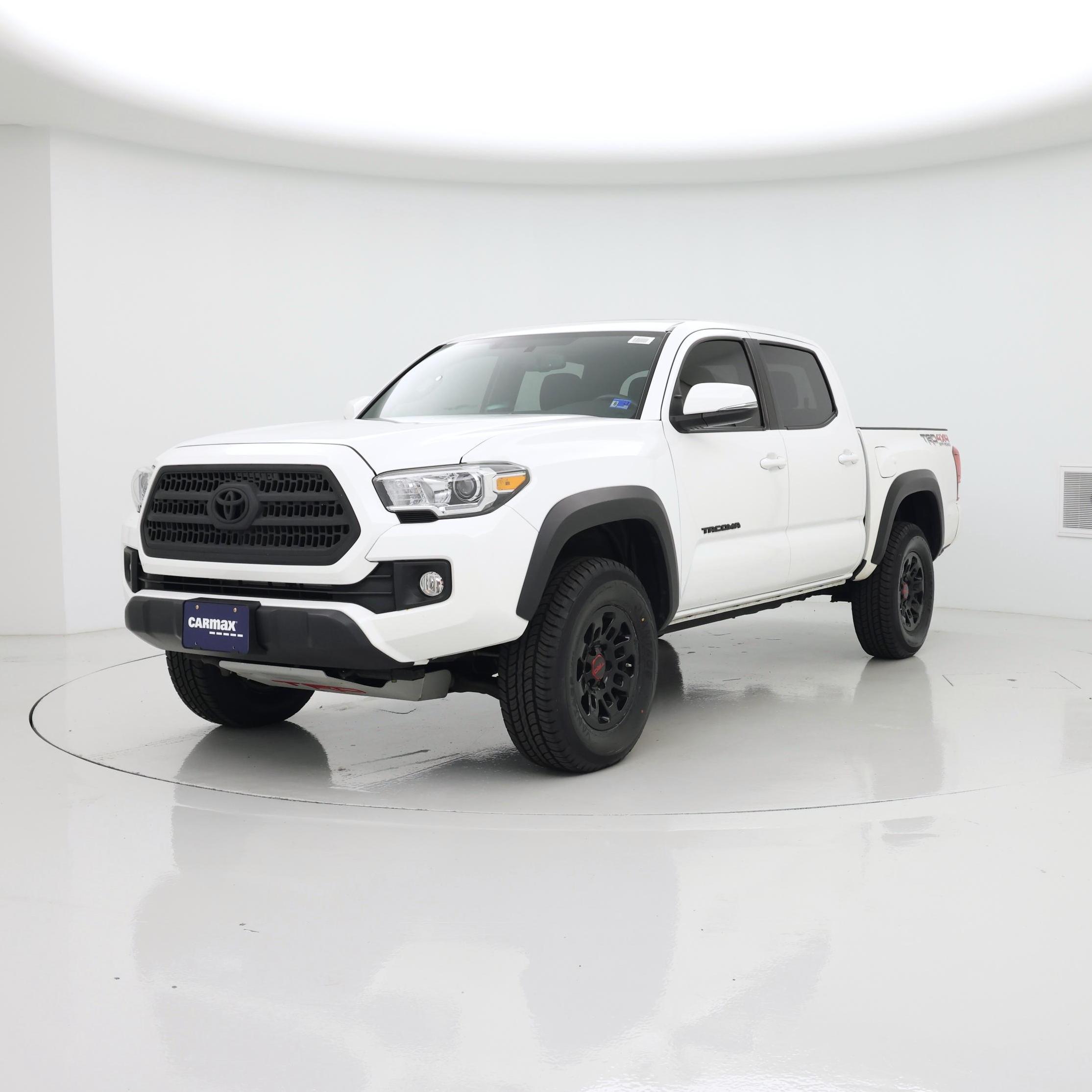 Thumbnail: 2017 Toyota Tacoma - 4