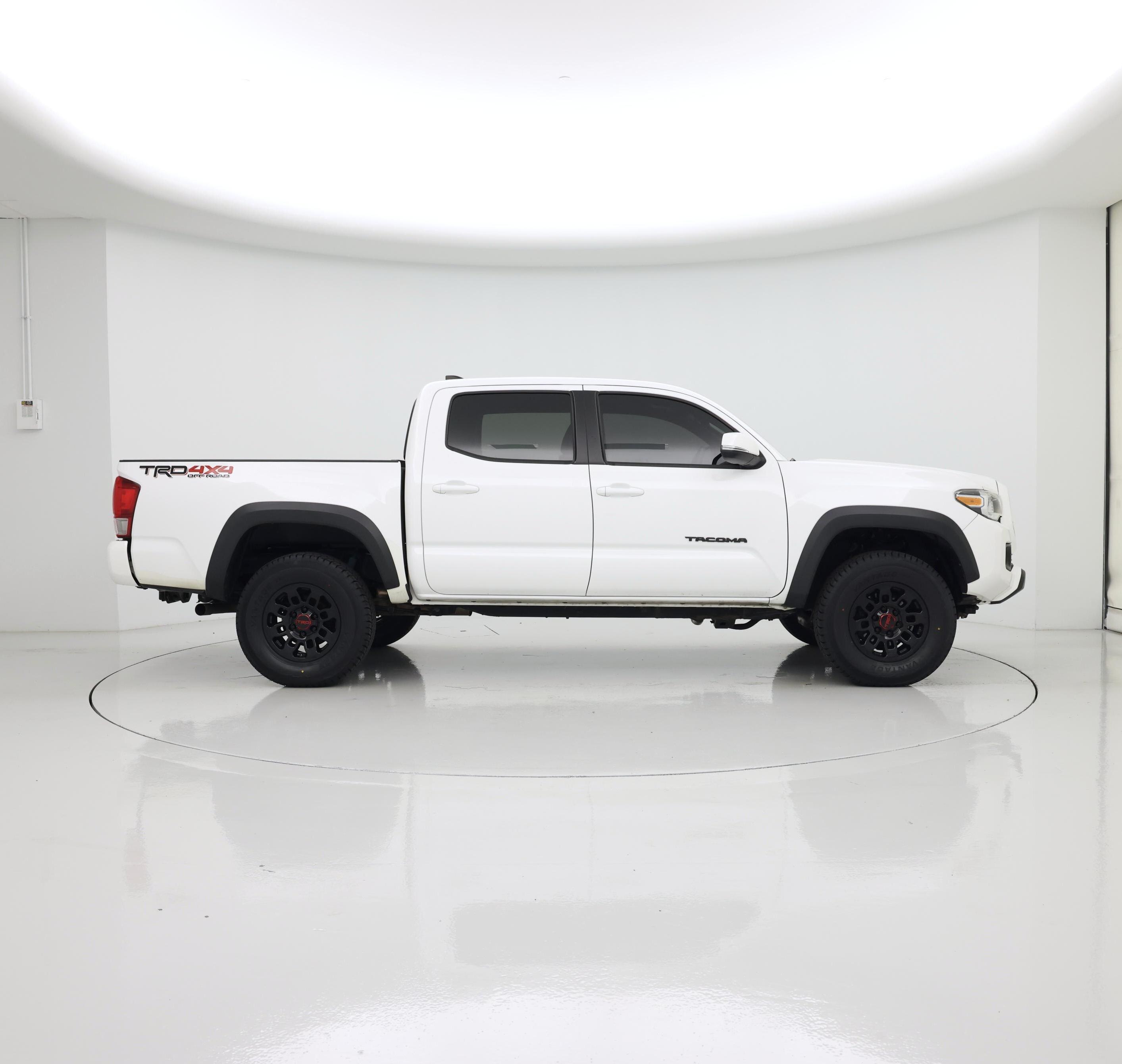 Thumbnail: 2017 Toyota Tacoma - 7