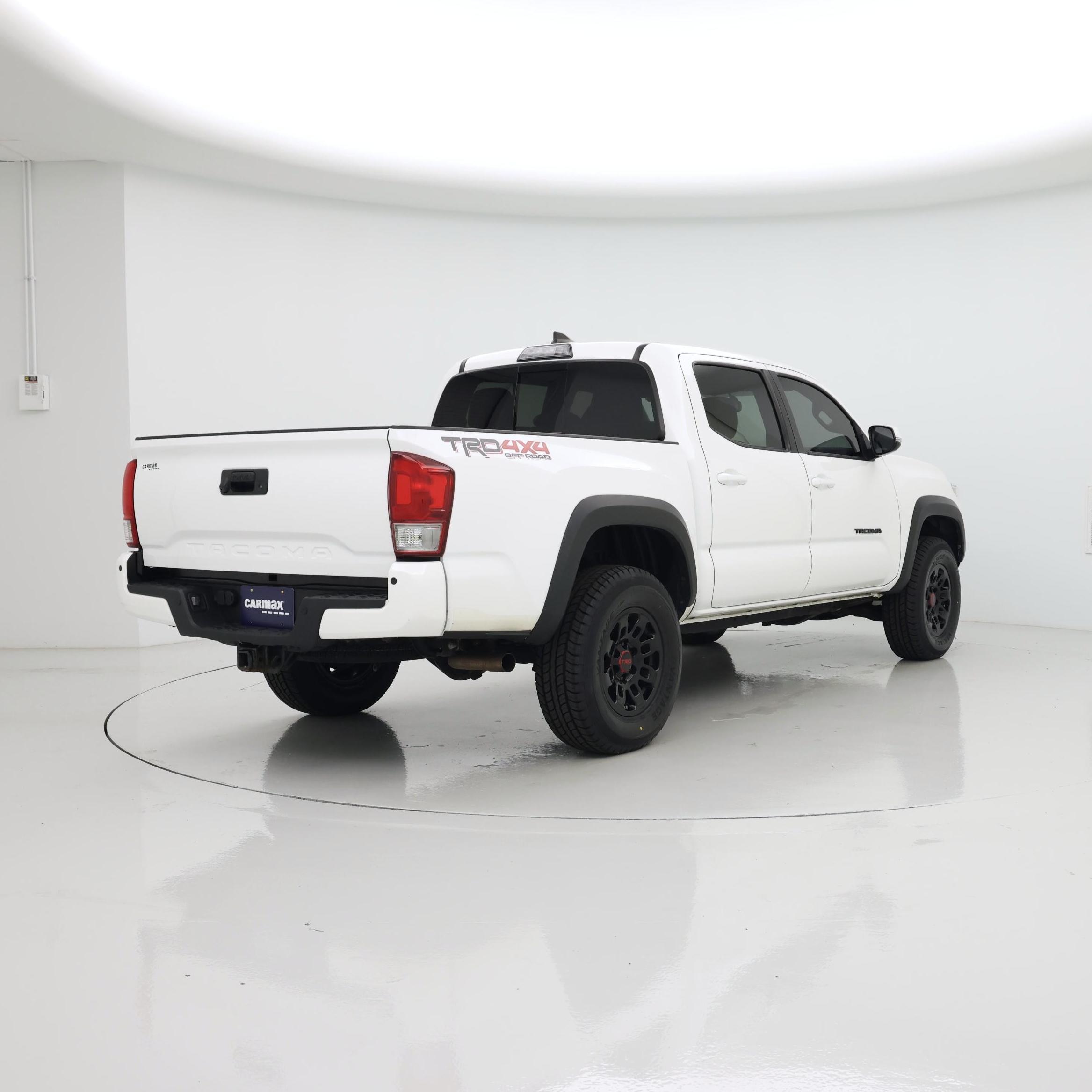 Thumbnail: 2017 Toyota Tacoma - 8