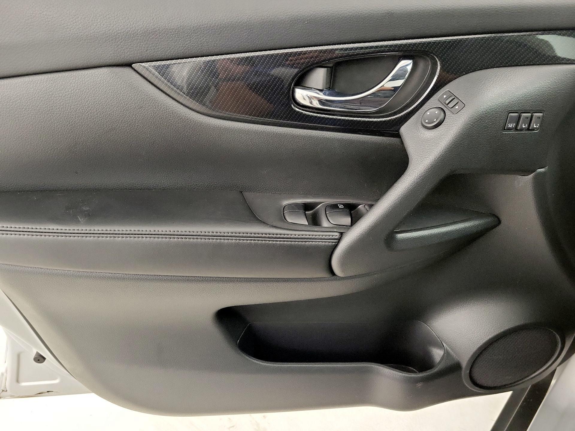 Thumbnail: 2018 Nissan Rogue - 12