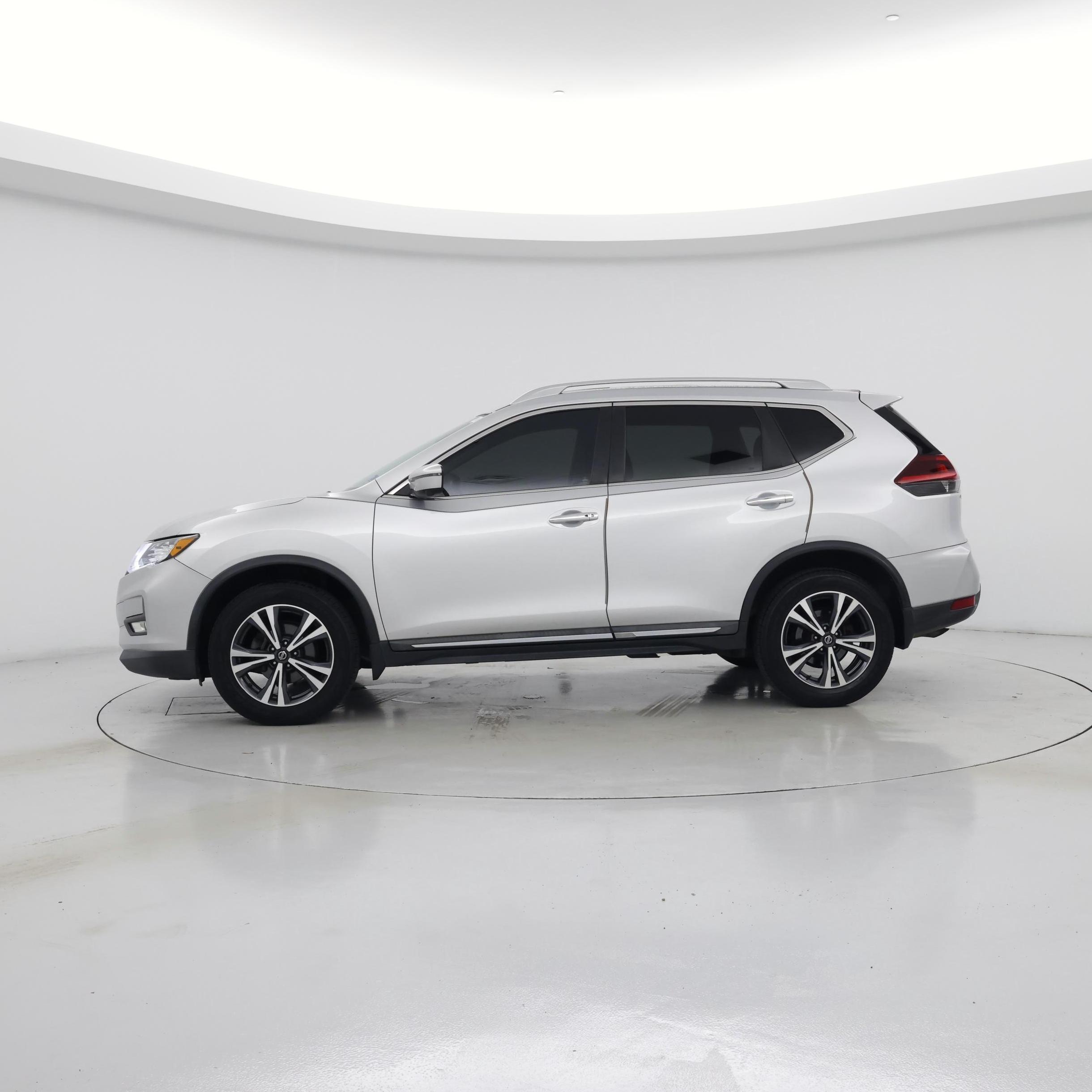 Thumbnail: 2018 Nissan Rogue - 3