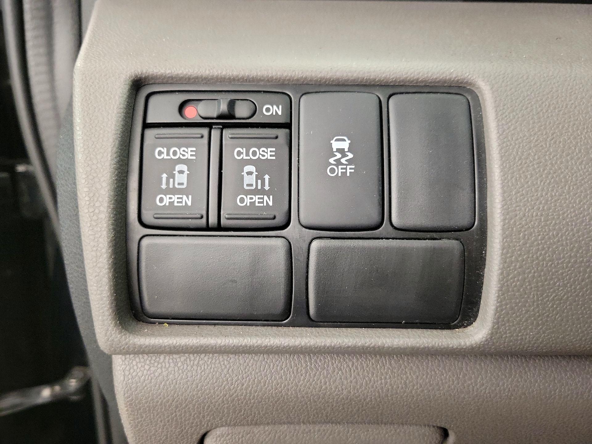 Thumbnail: 2016 Honda Odyssey - 13