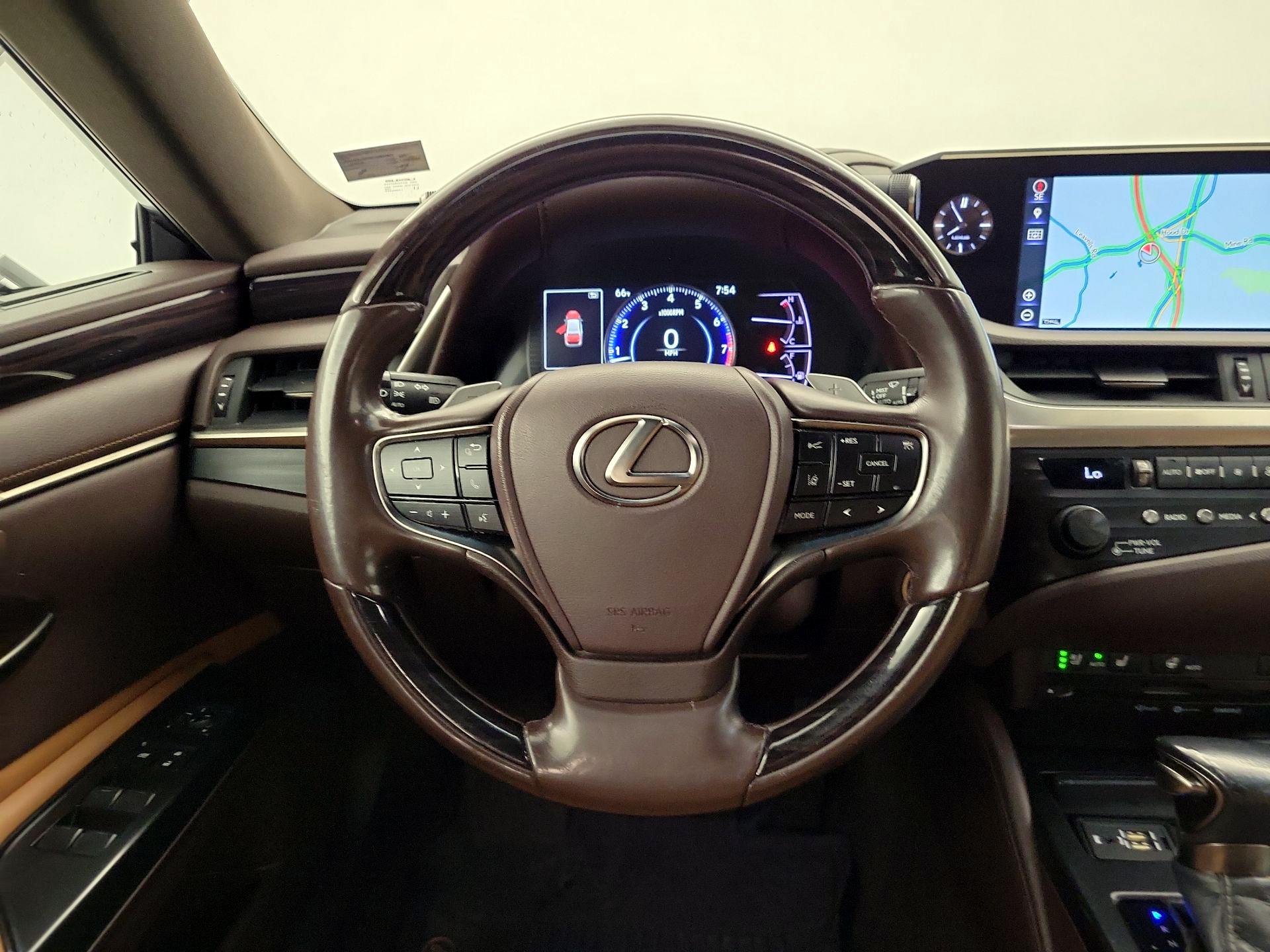 Thumbnail: 2019 Lexus ES - 10