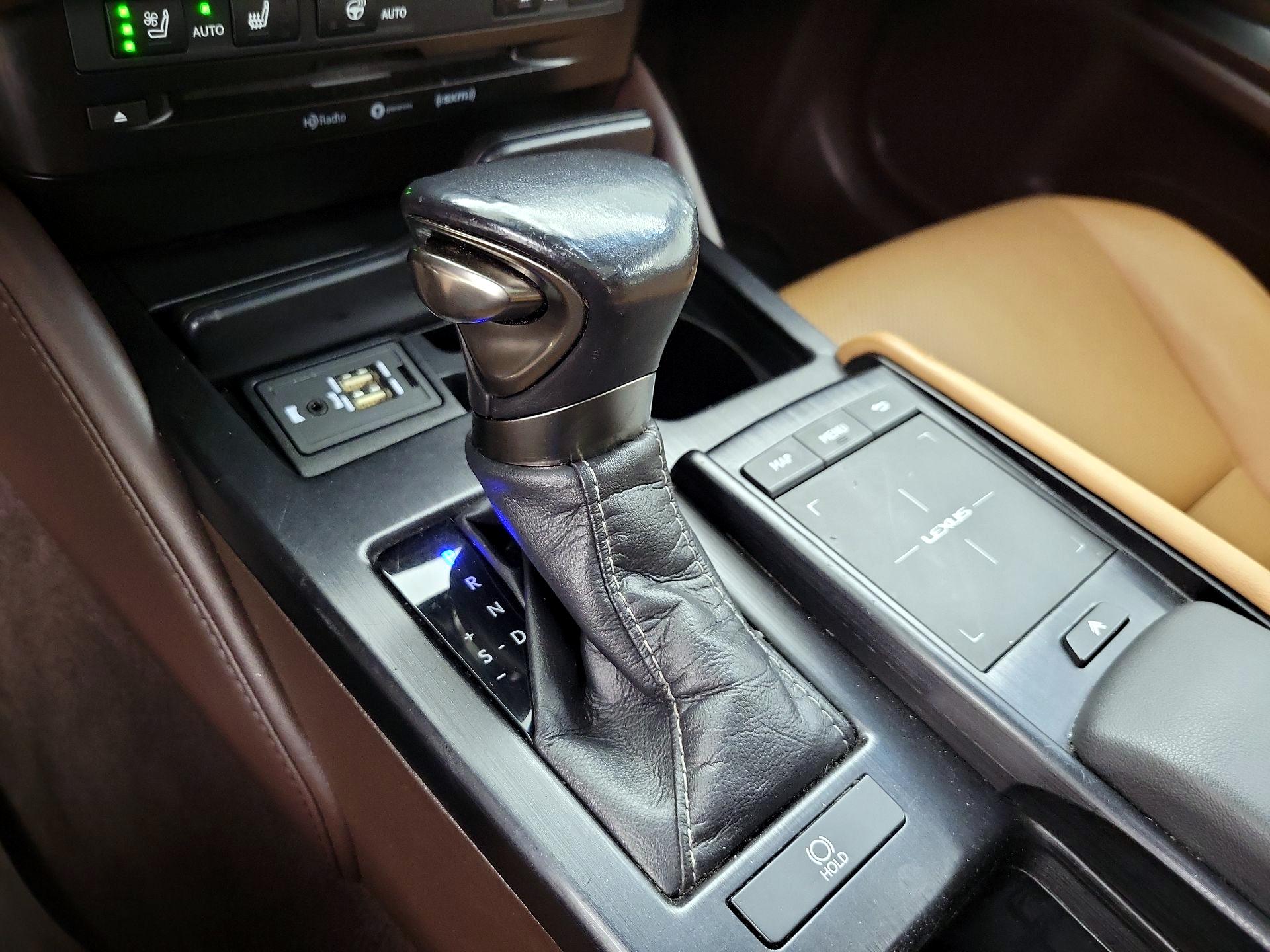 Thumbnail: 2019 Lexus ES - 18