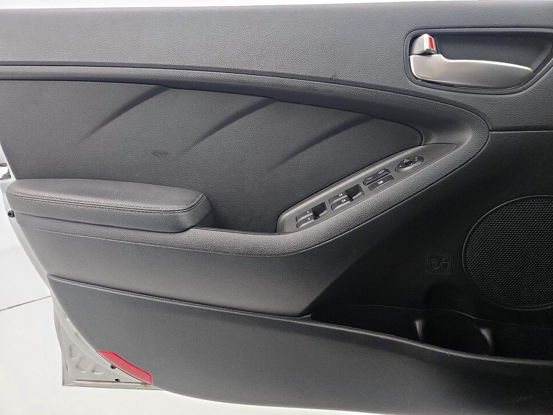 Thumbnail: 2018 Kia Forte - 12