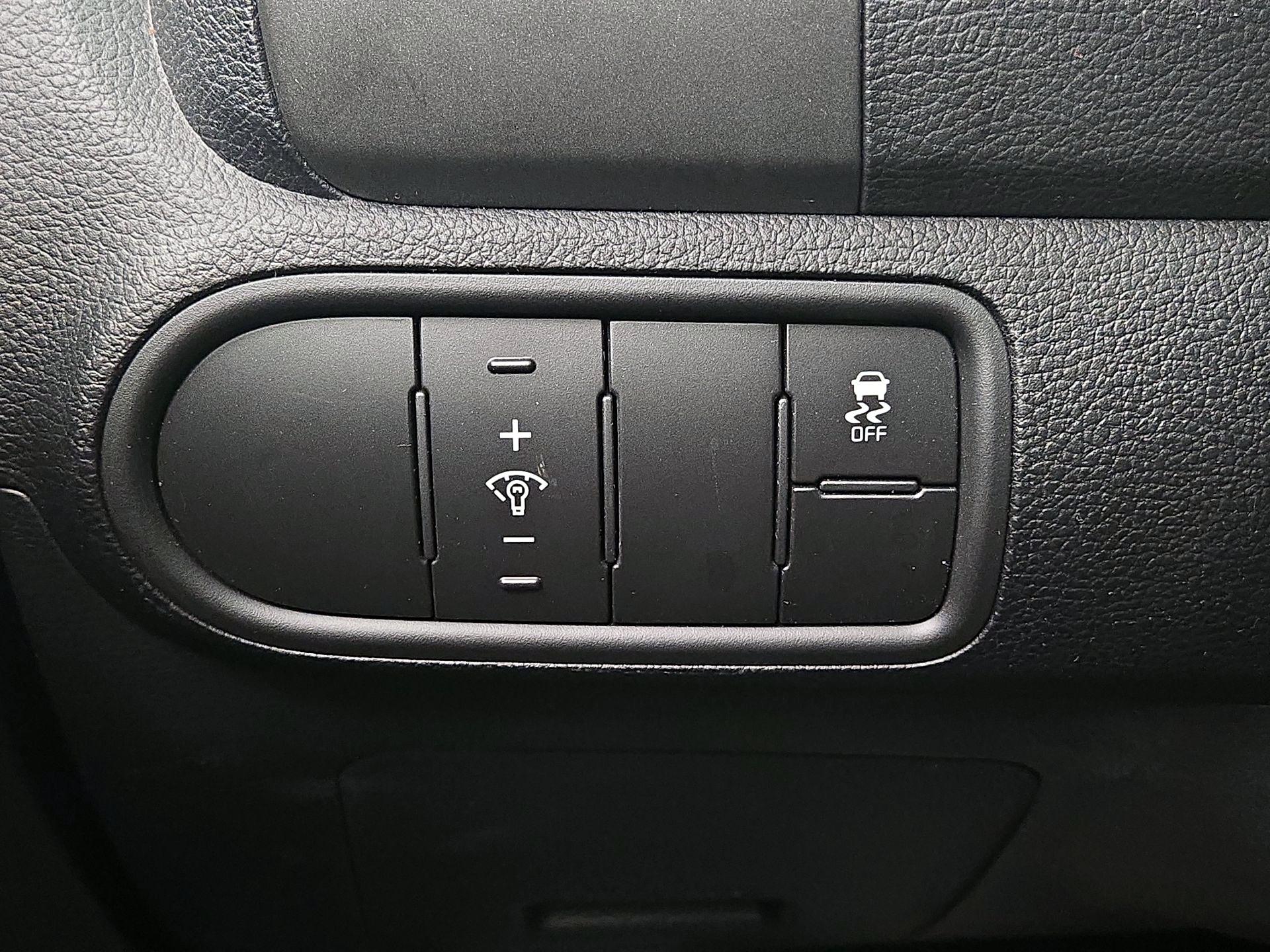 Thumbnail: 2018 Kia Forte - 13