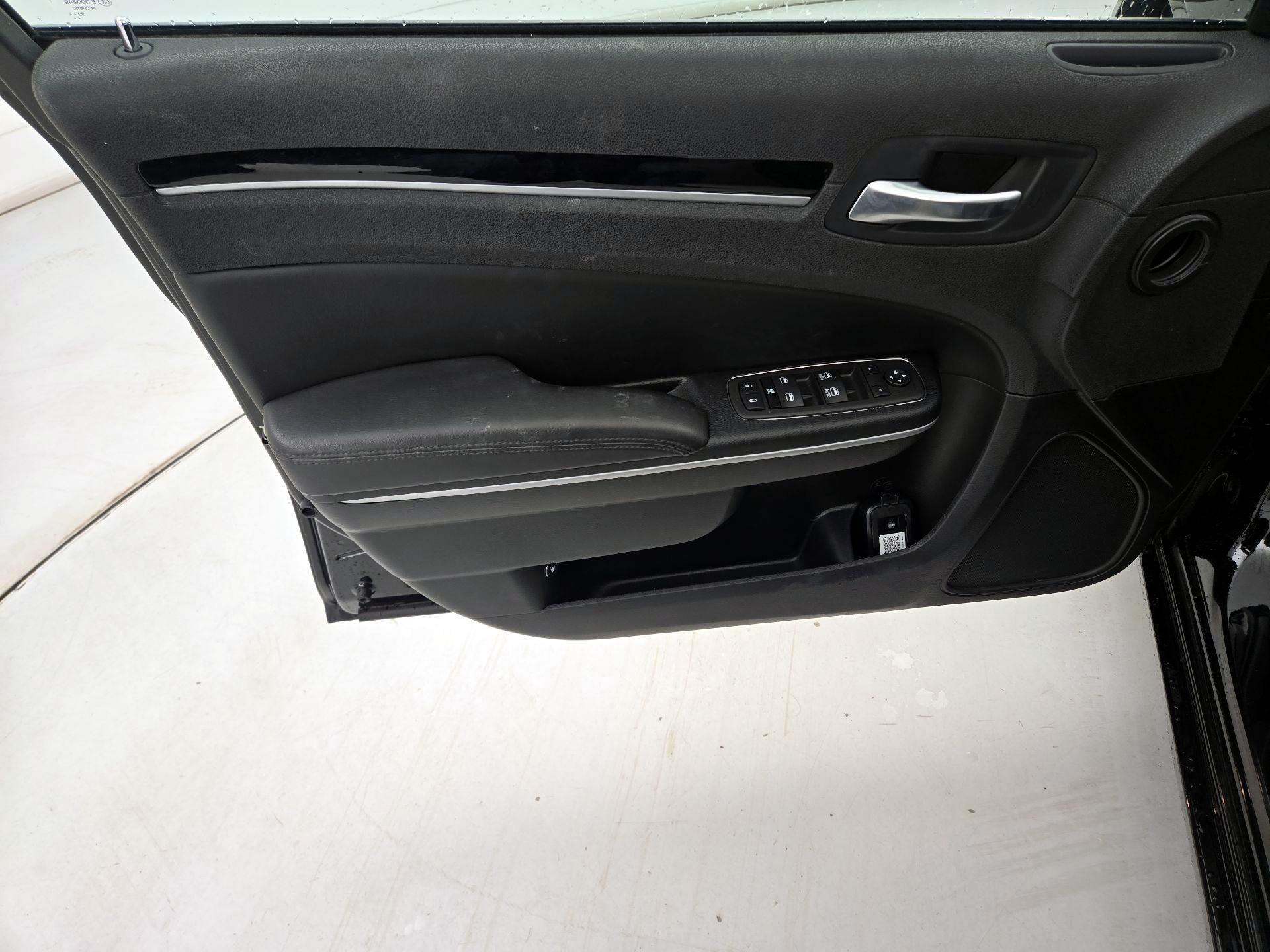 Thumbnail: 2023 Chrysler 300 - 12