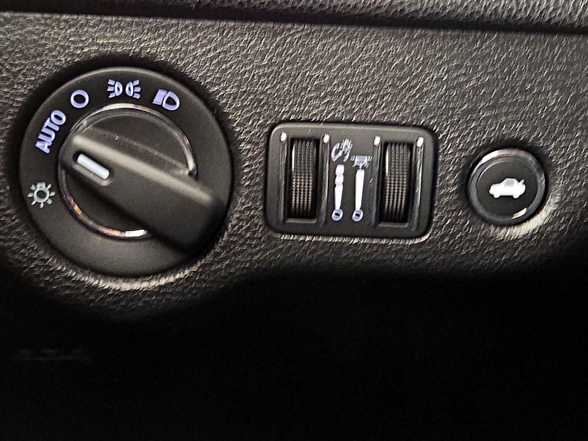 Thumbnail: 2023 Chrysler 300 - 13