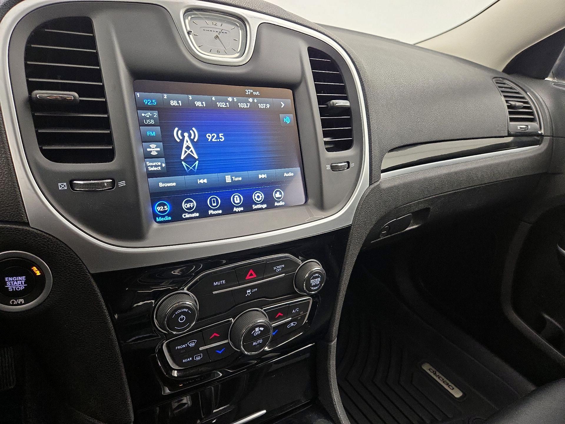 Thumbnail: 2023 Chrysler 300 - 15