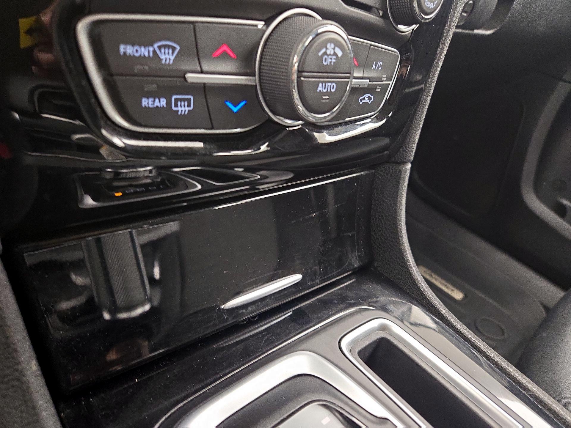 Thumbnail: 2023 Chrysler 300 - 16