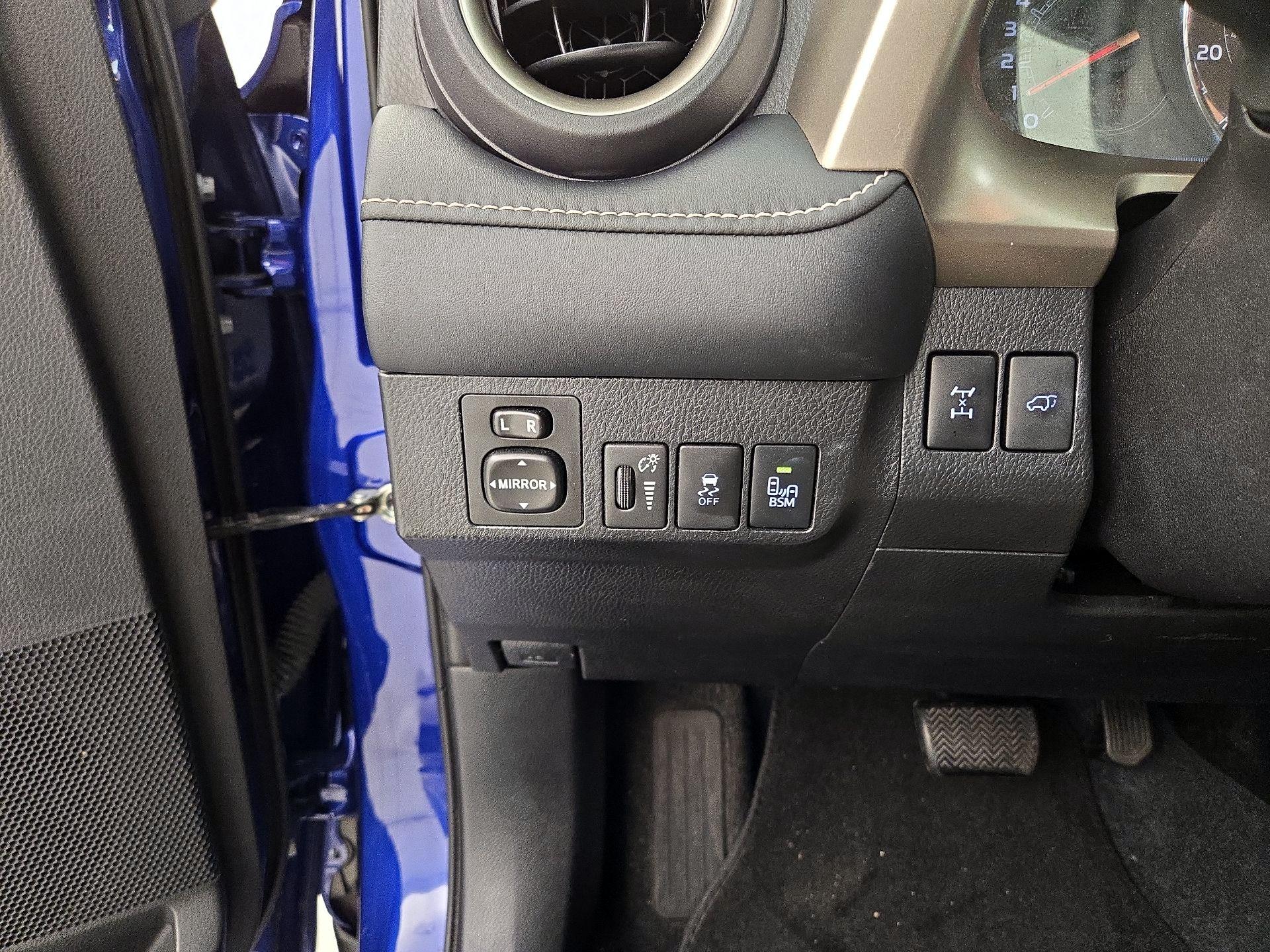 Thumbnail: 2014 Toyota RAV4 - 13