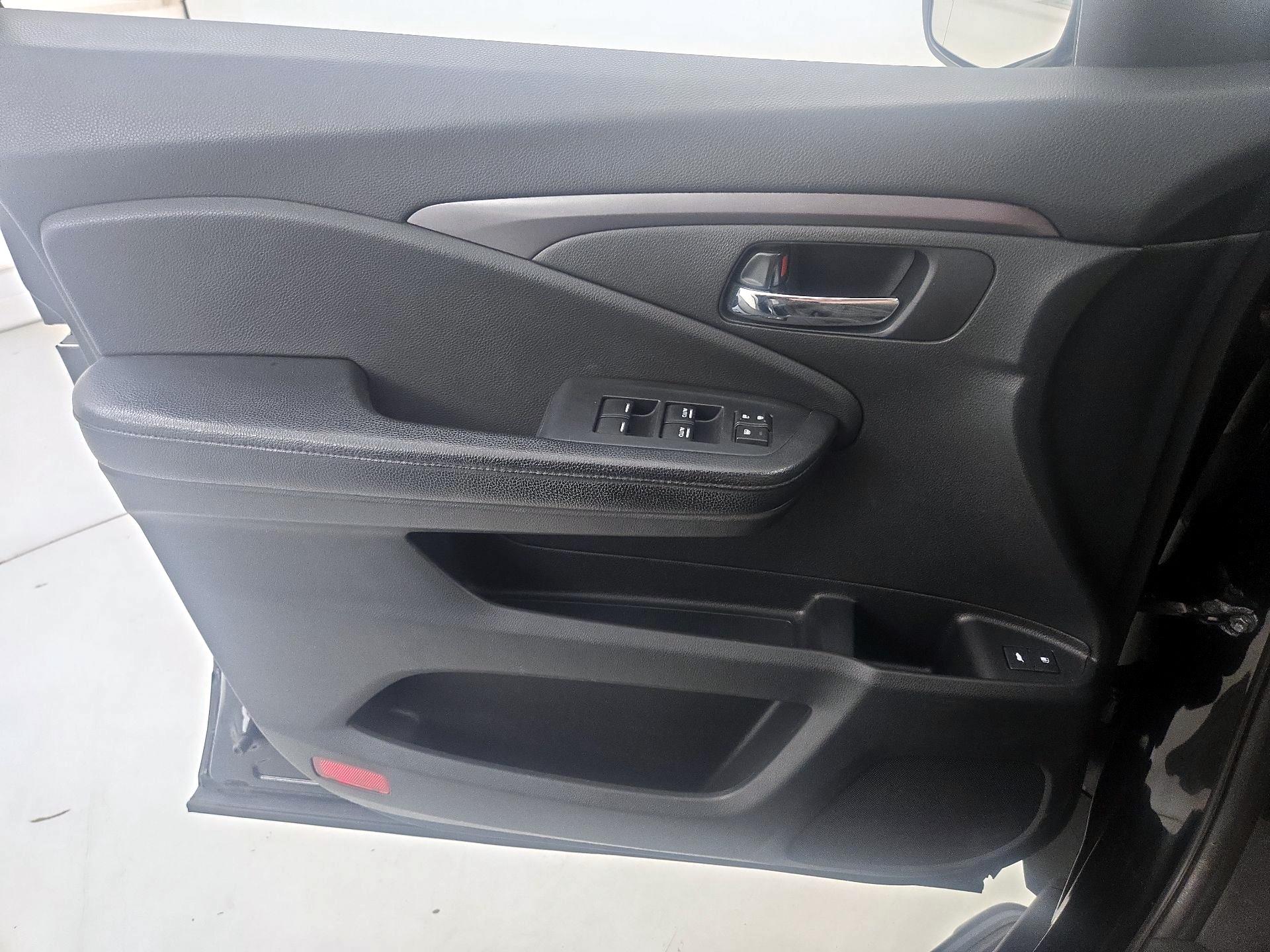 Thumbnail: 2016 Honda Pilot - 12