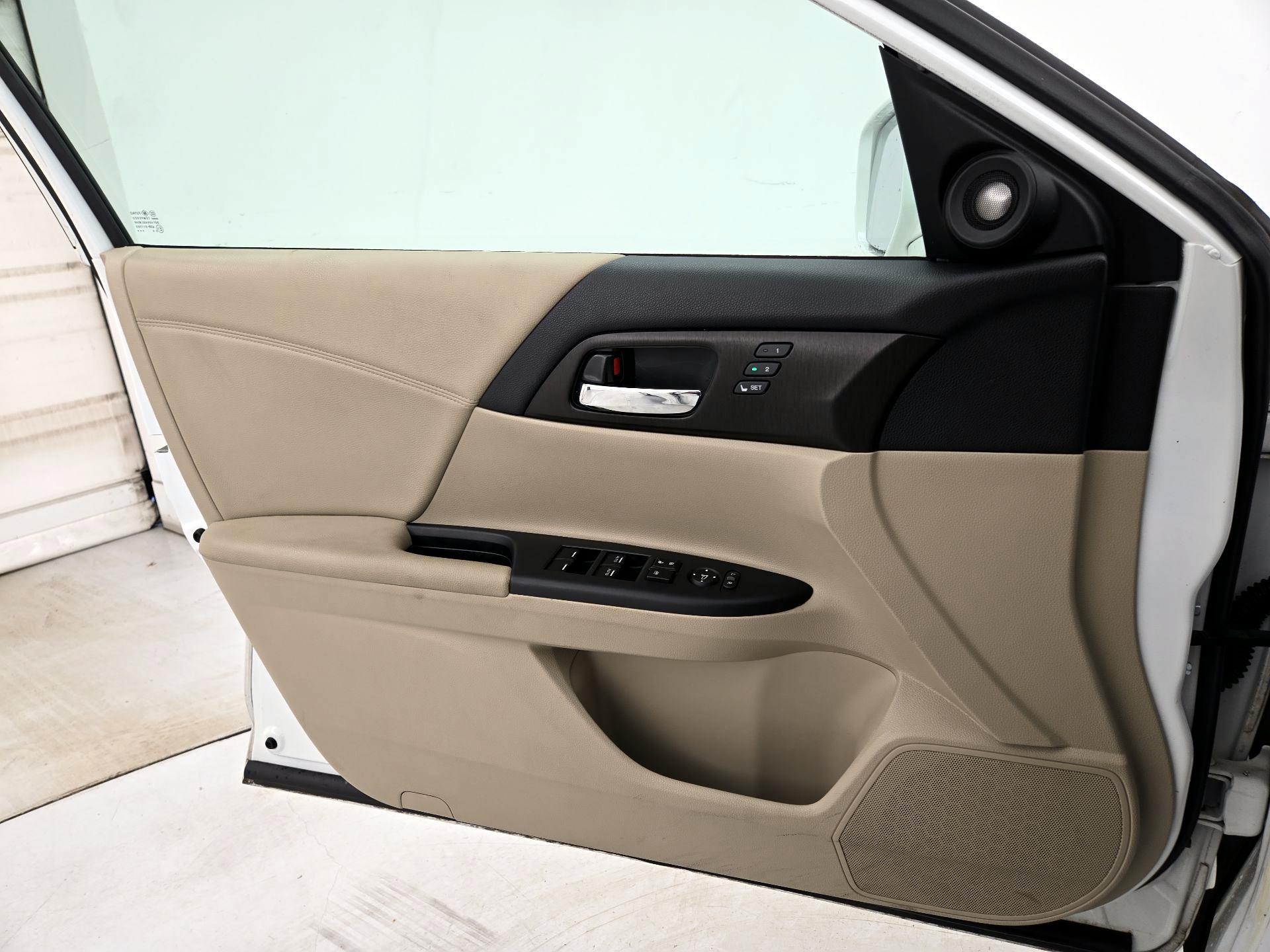 Thumbnail: 2015 Honda Accord - 12