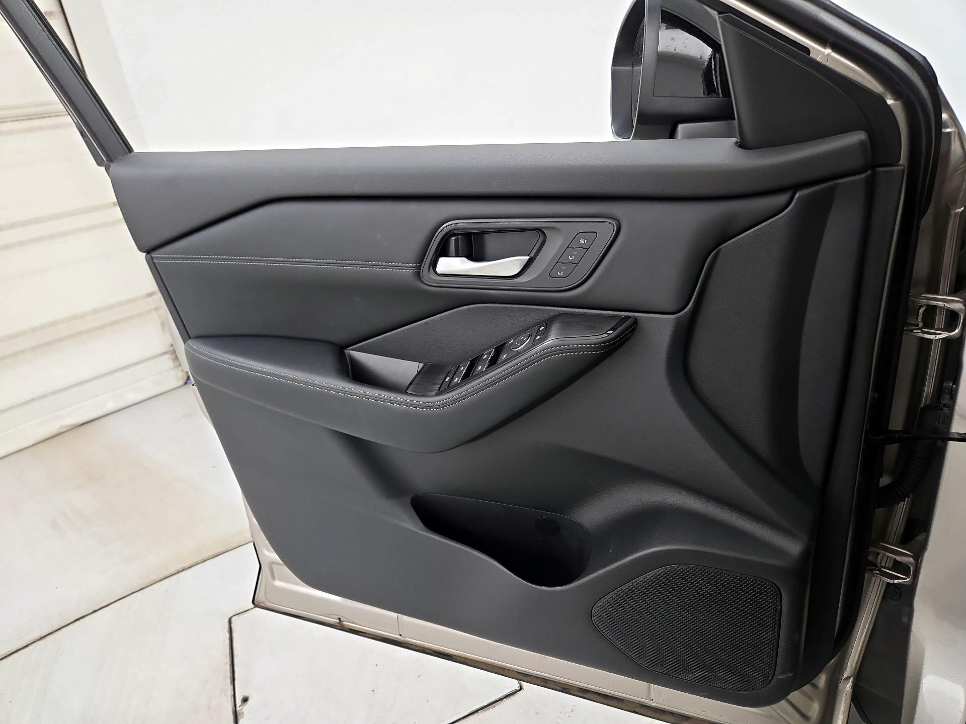 Thumbnail: 2025 Nissan Rogue - 12