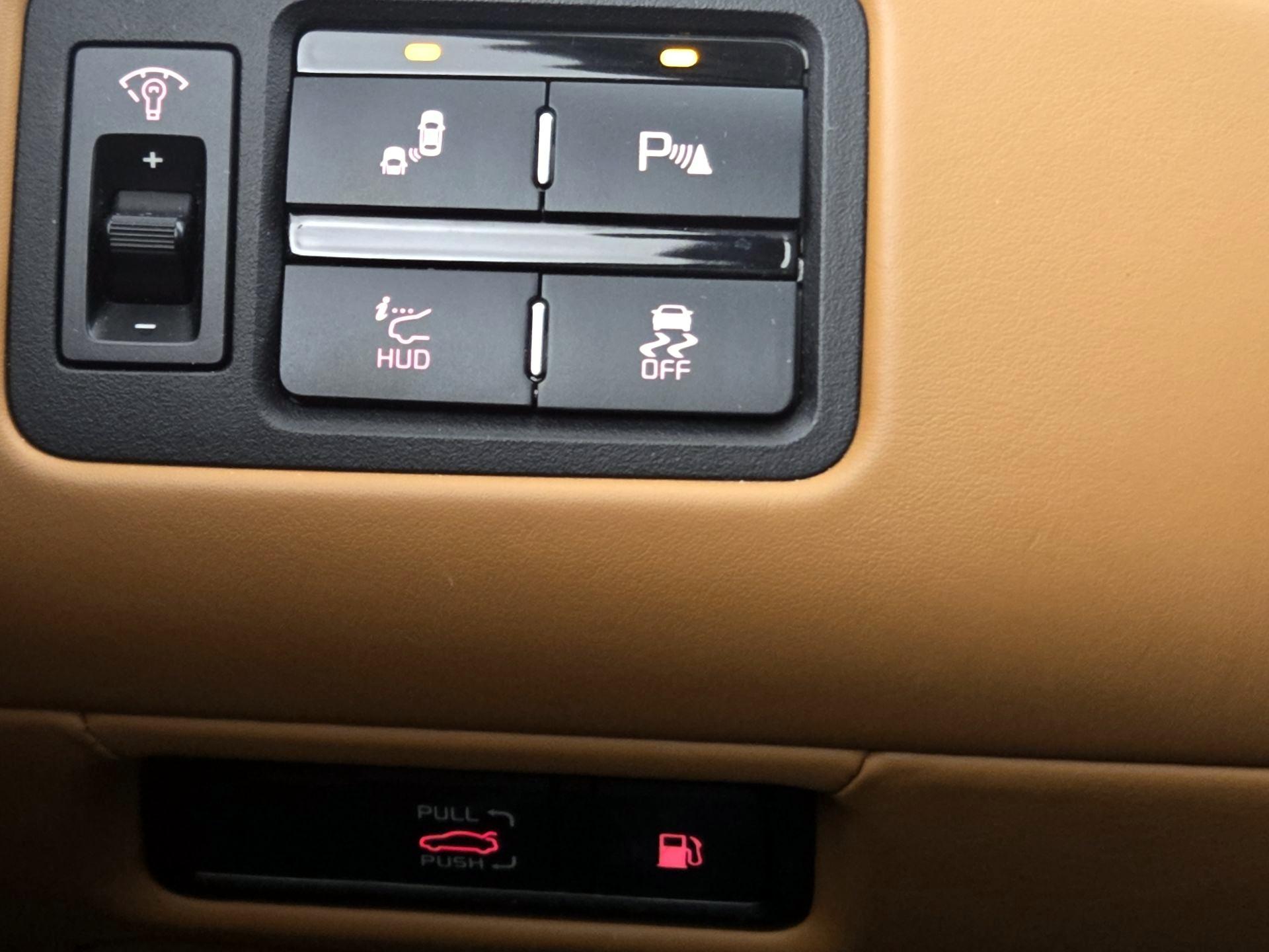 Thumbnail: 2017 Kia K900 - 13