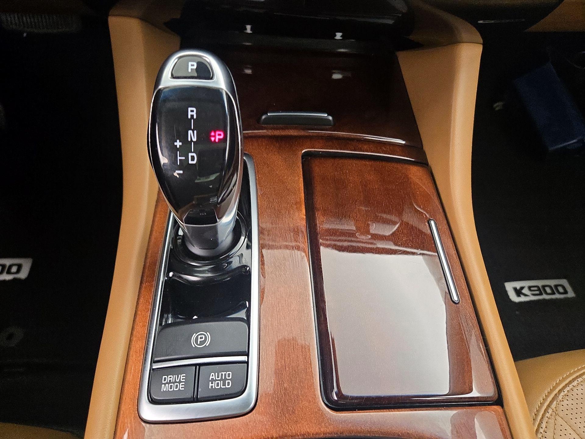 Thumbnail: 2017 Kia K900 - 18