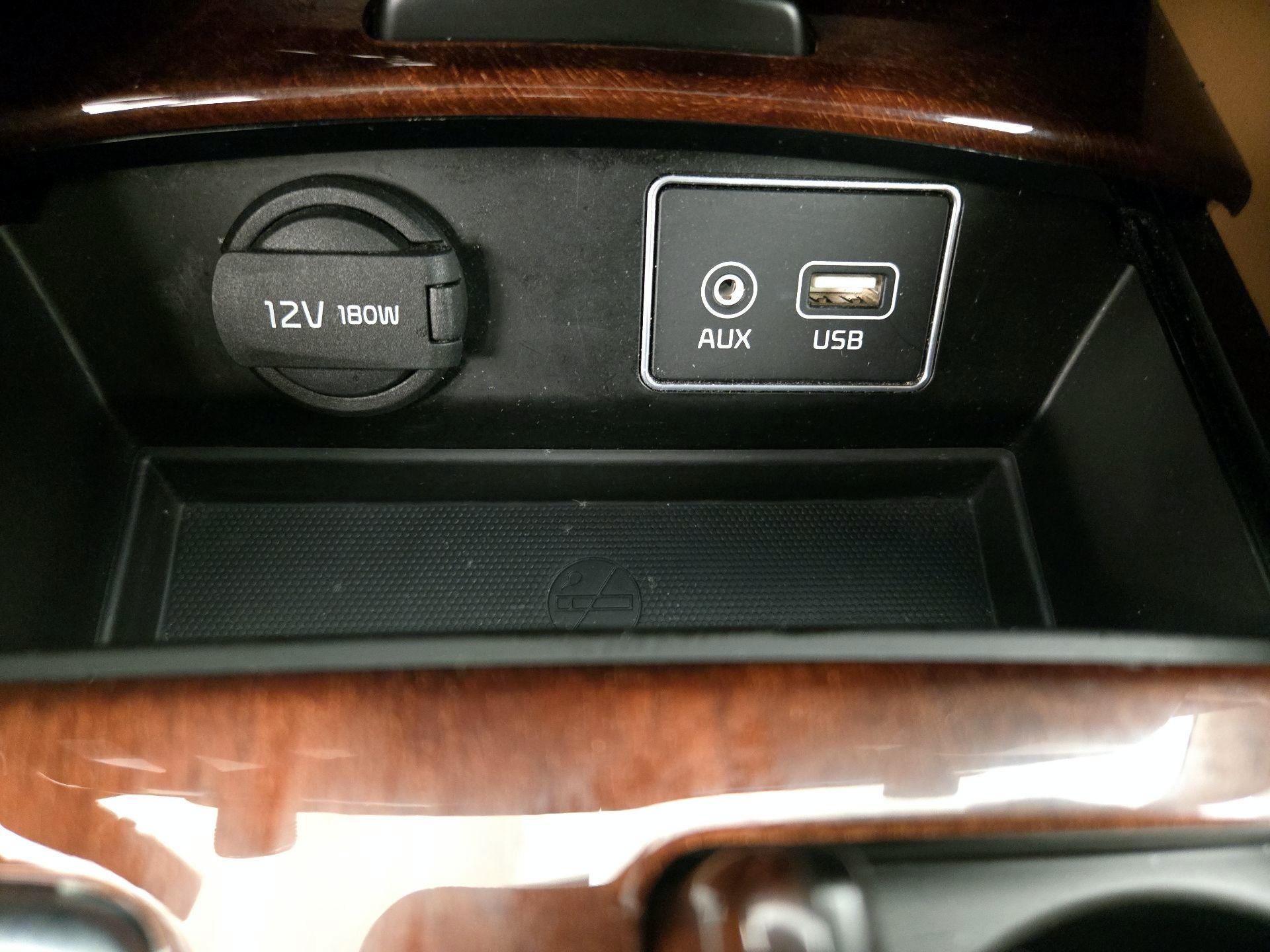 Thumbnail: 2017 Kia K900 - 19