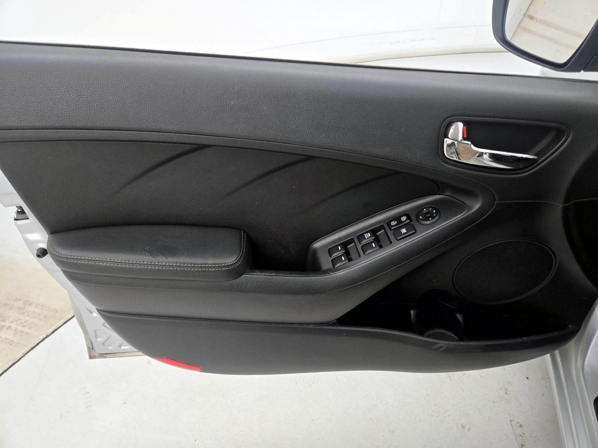 Thumbnail: 2015 Kia Forte - 12