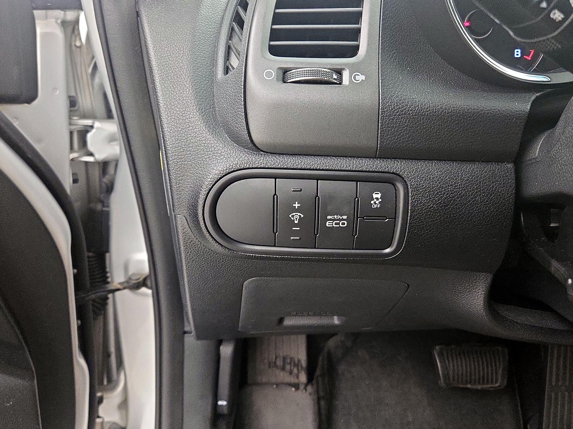 Thumbnail: 2015 Kia Forte - 13