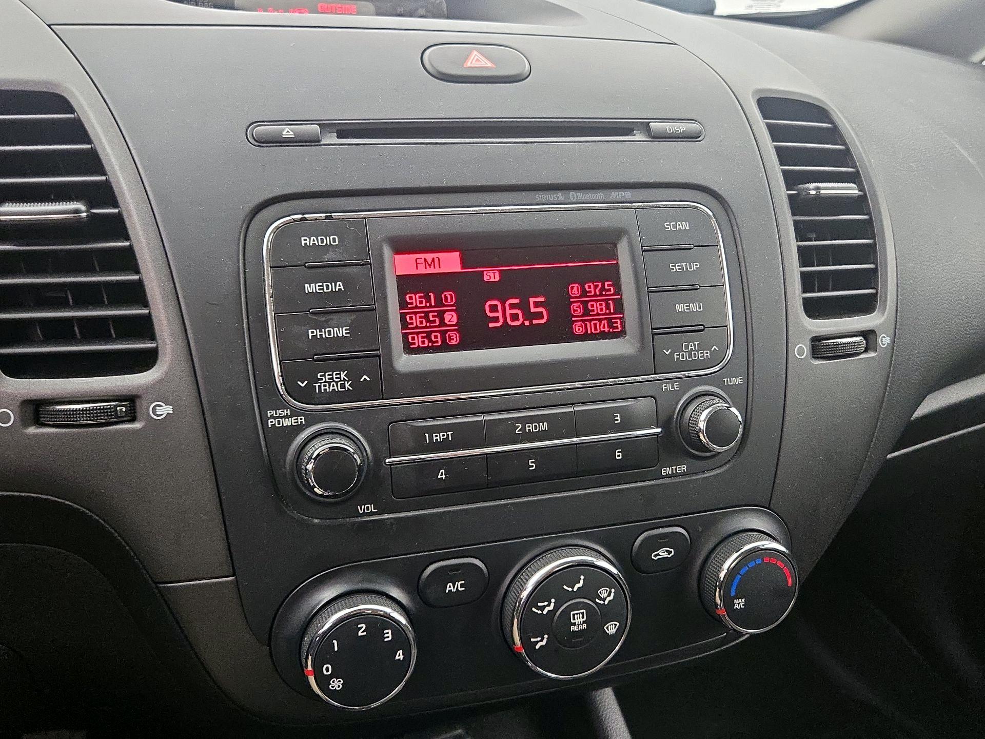 Thumbnail: 2015 Kia Forte - 14