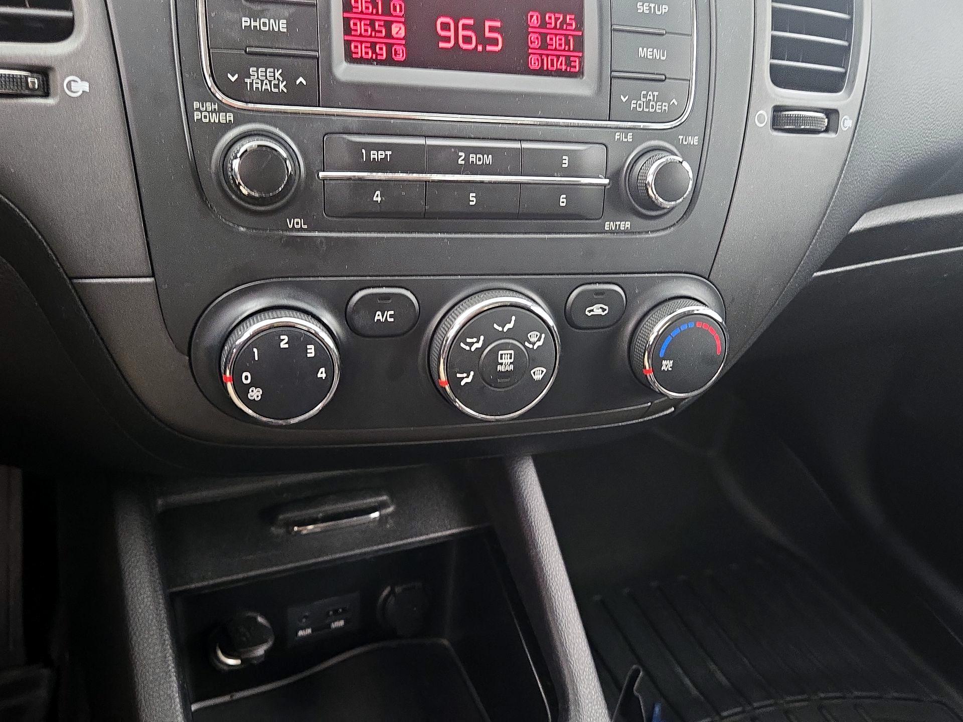 Thumbnail: 2015 Kia Forte - 15