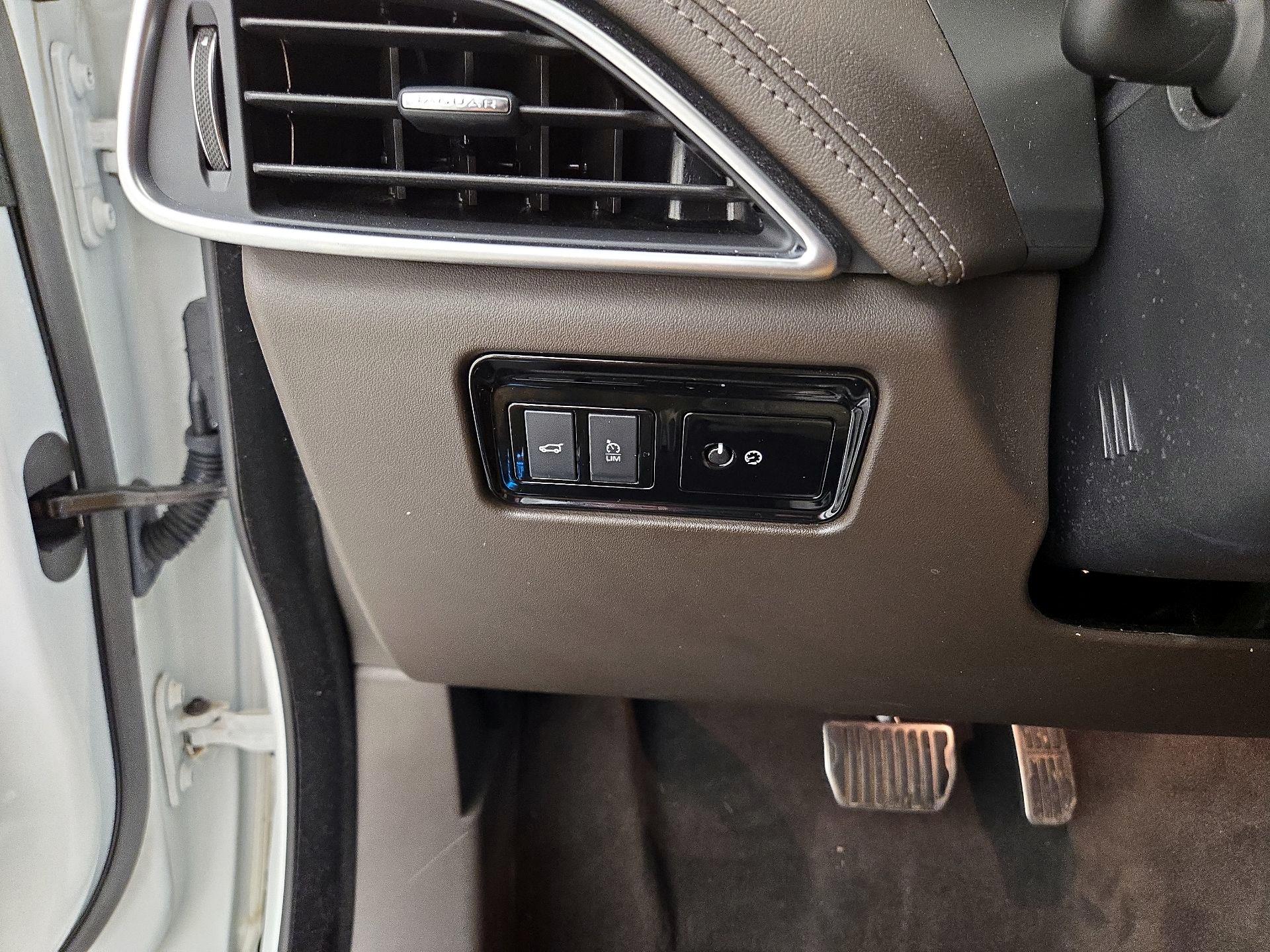 Thumbnail: 2019 Jaguar F-Pace - 13