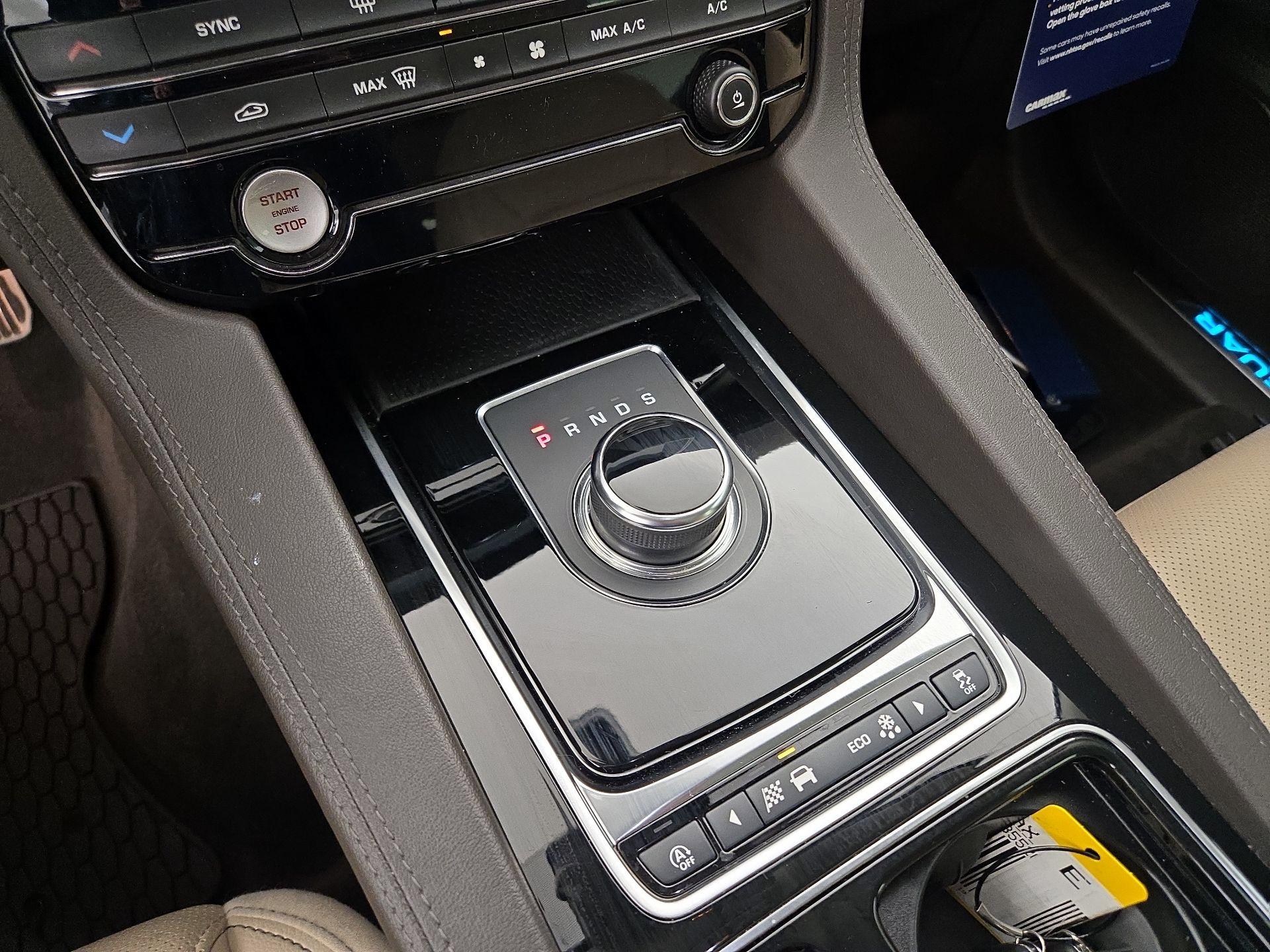 Thumbnail: 2019 Jaguar F-Pace - 18