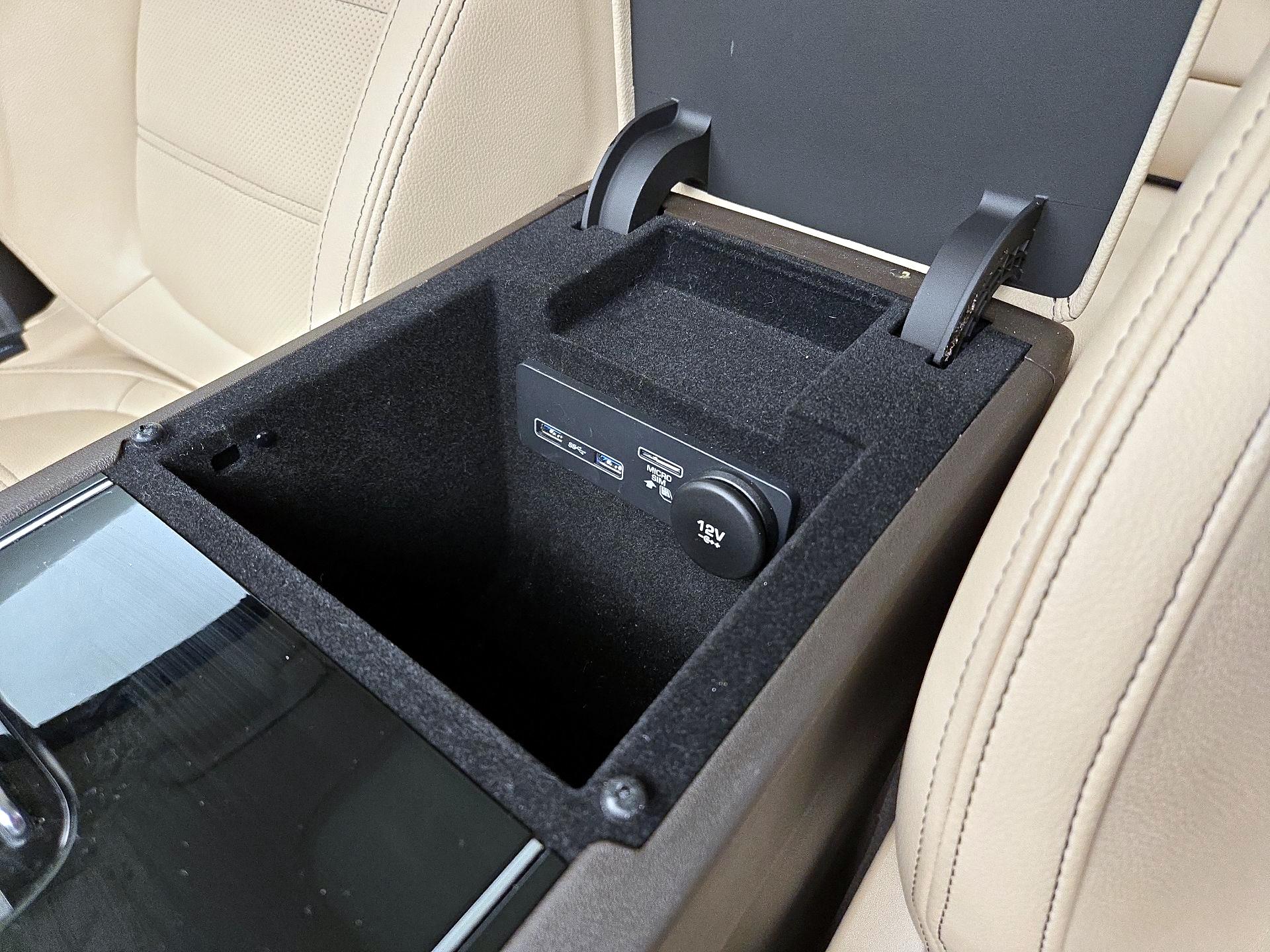 Thumbnail: 2019 Jaguar F-Pace - 19