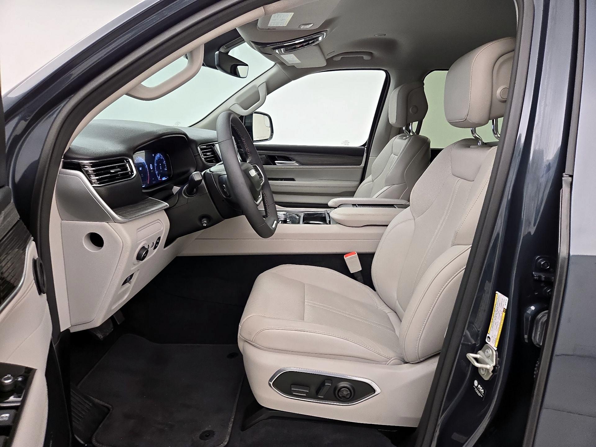 Thumbnail: 2024 Jeep Wagoneer - 11