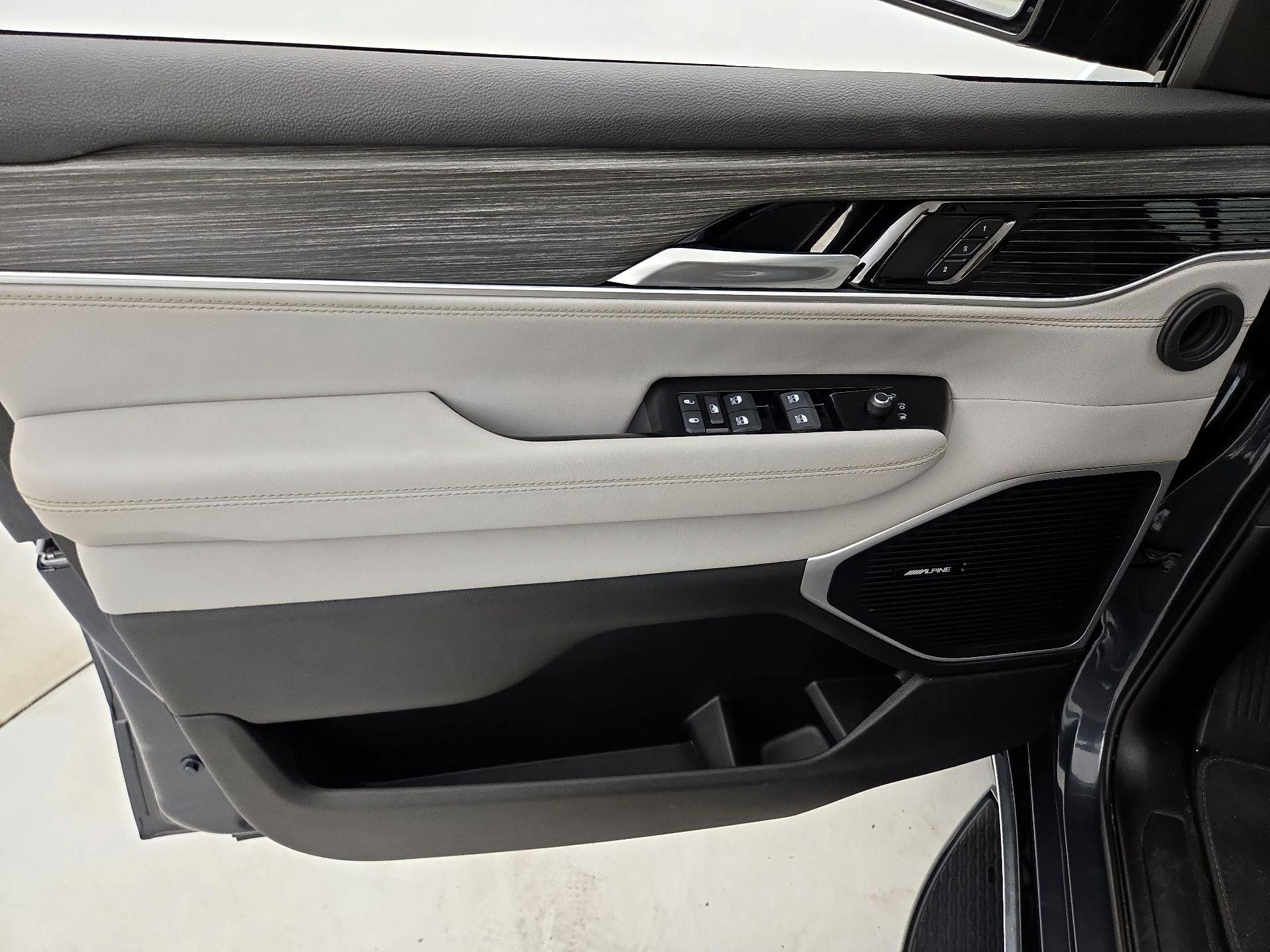 Thumbnail: 2024 Jeep Wagoneer - 12