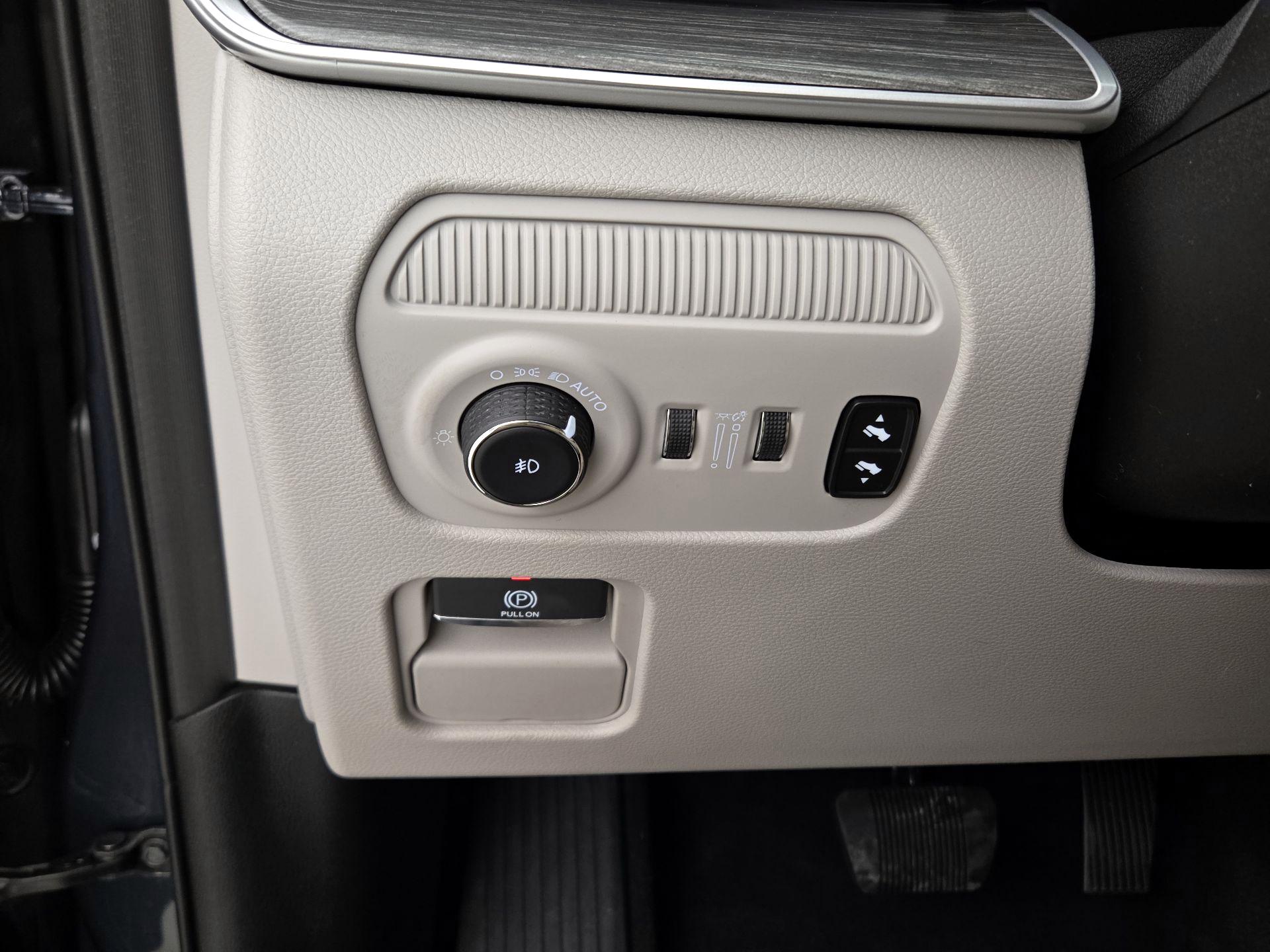 Thumbnail: 2024 Jeep Wagoneer - 13