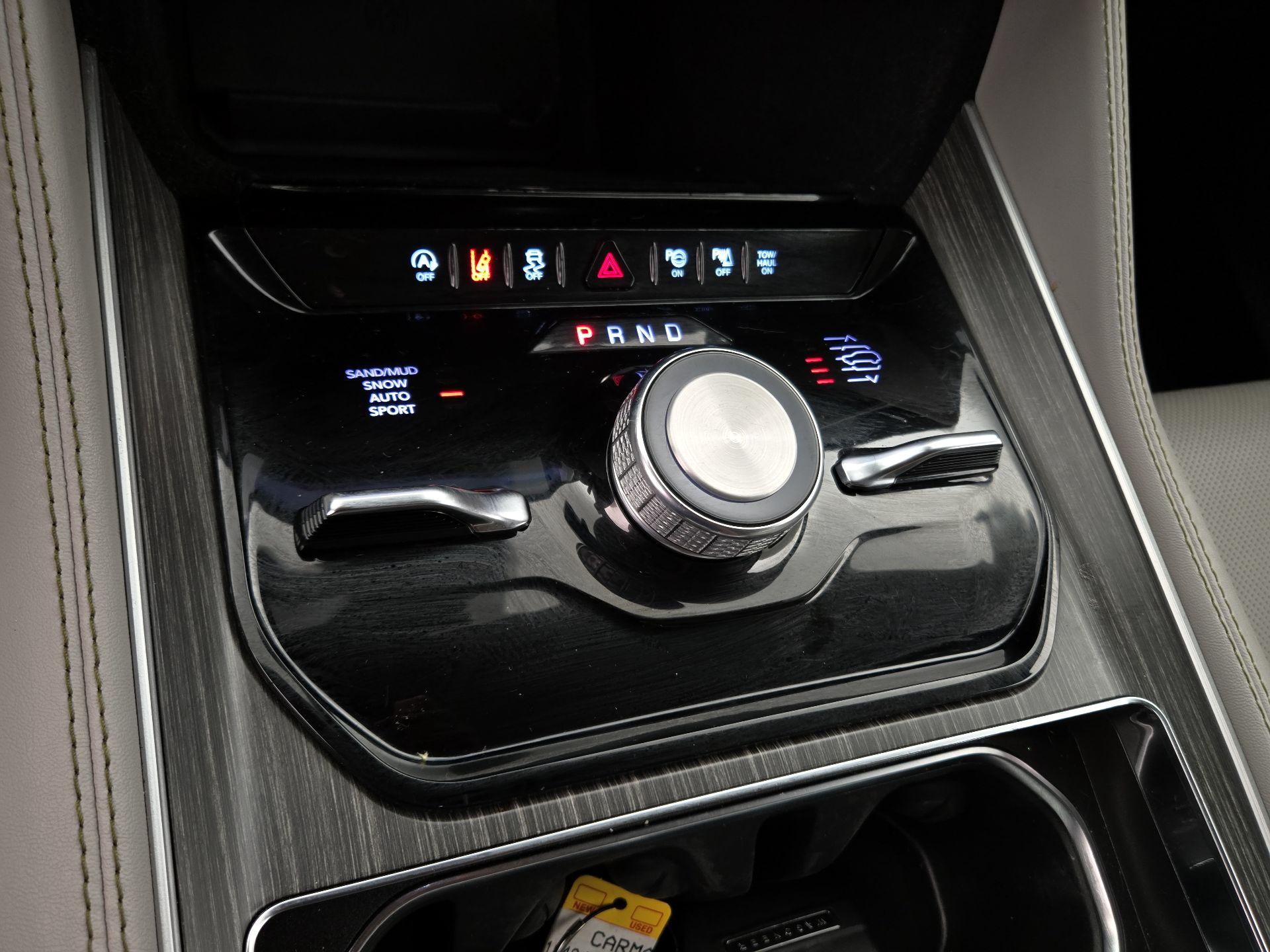 Thumbnail: 2024 Jeep Wagoneer - 18