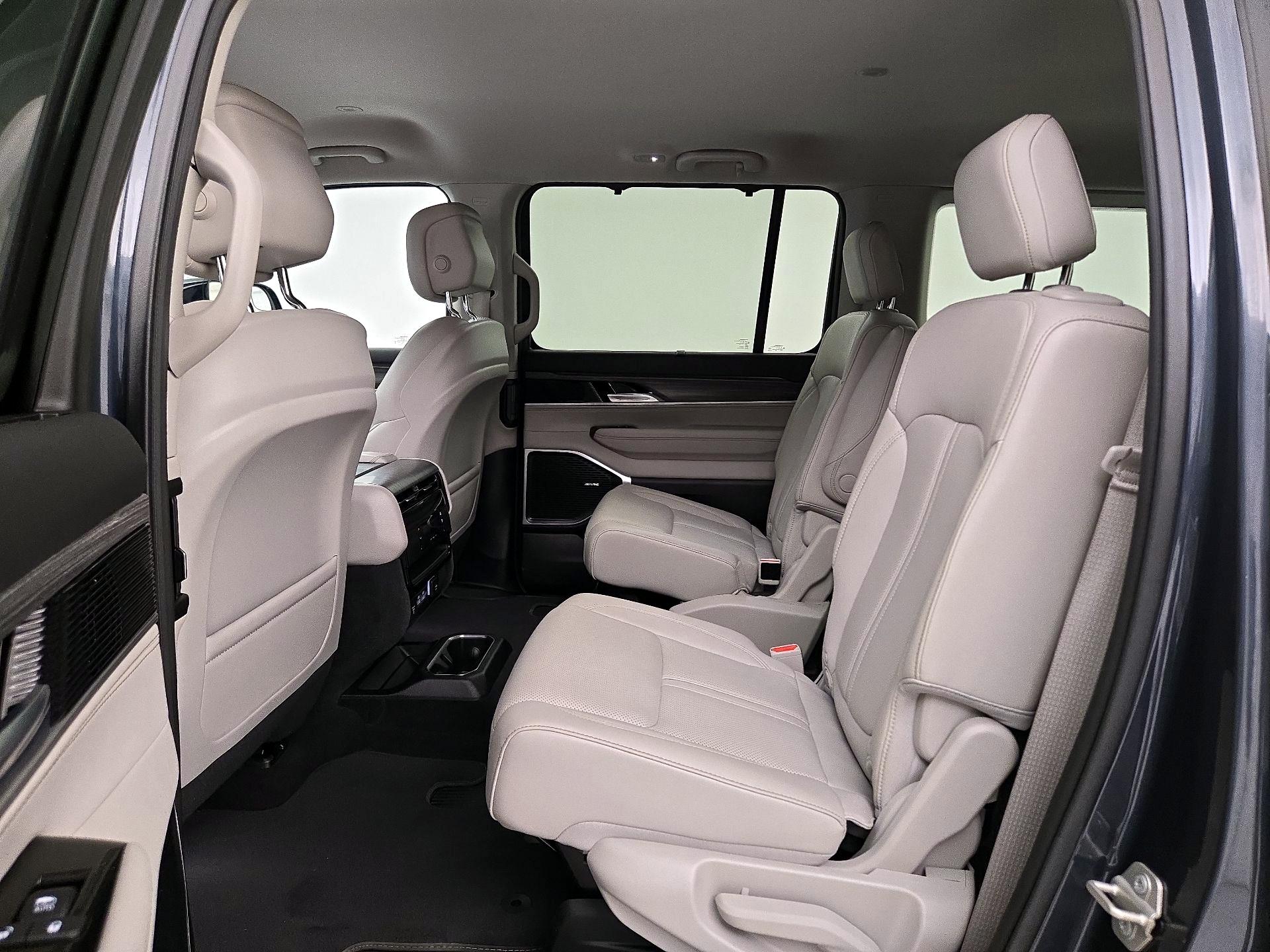 Thumbnail: 2024 Jeep Wagoneer - 20