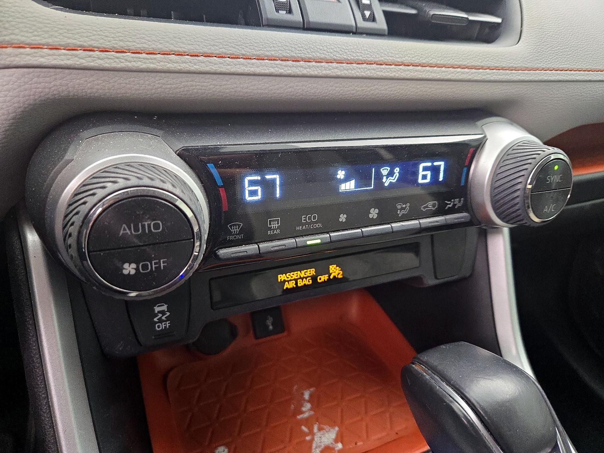 Thumbnail: 2020 Toyota RAV4 - 16