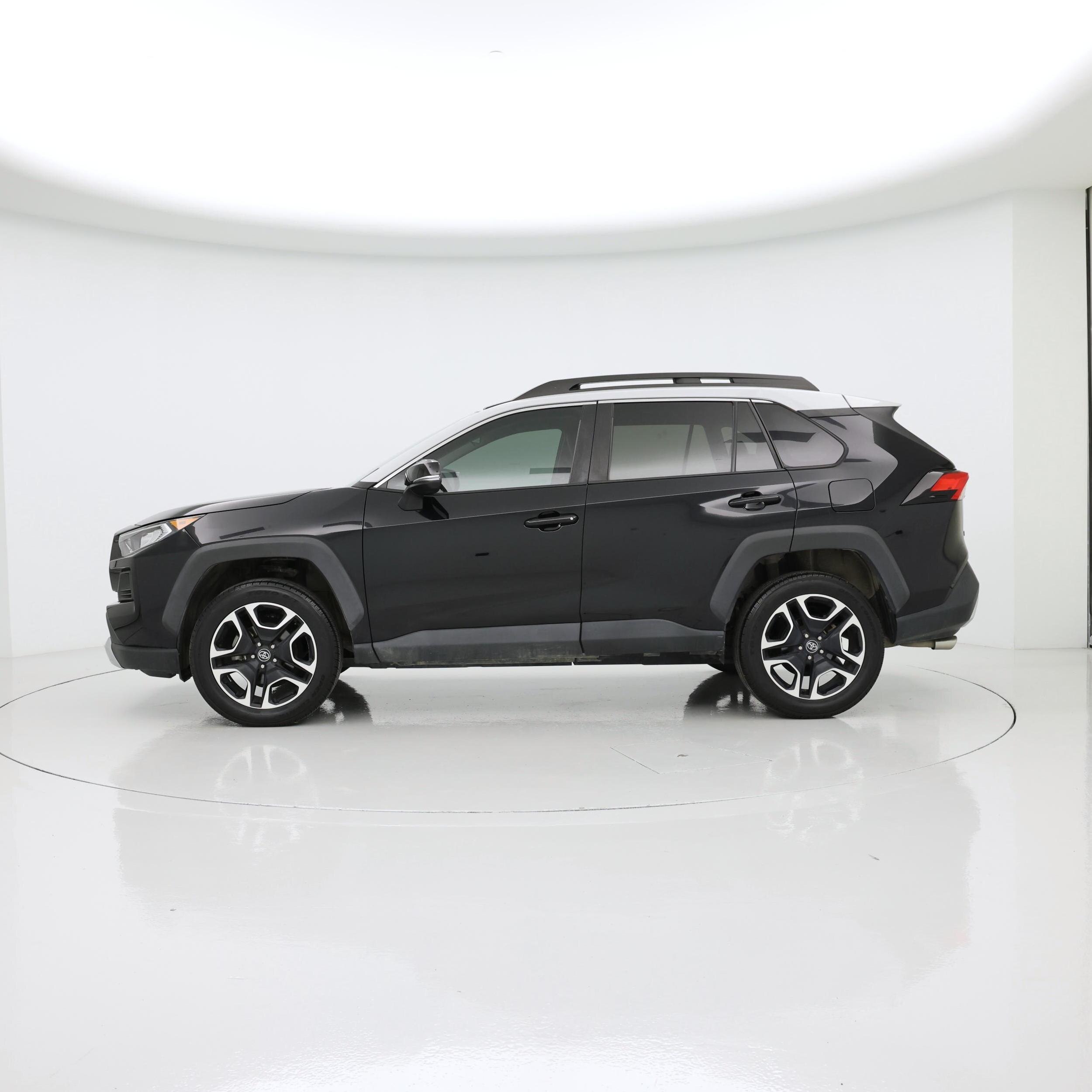 Thumbnail: 2020 Toyota RAV4 - 3