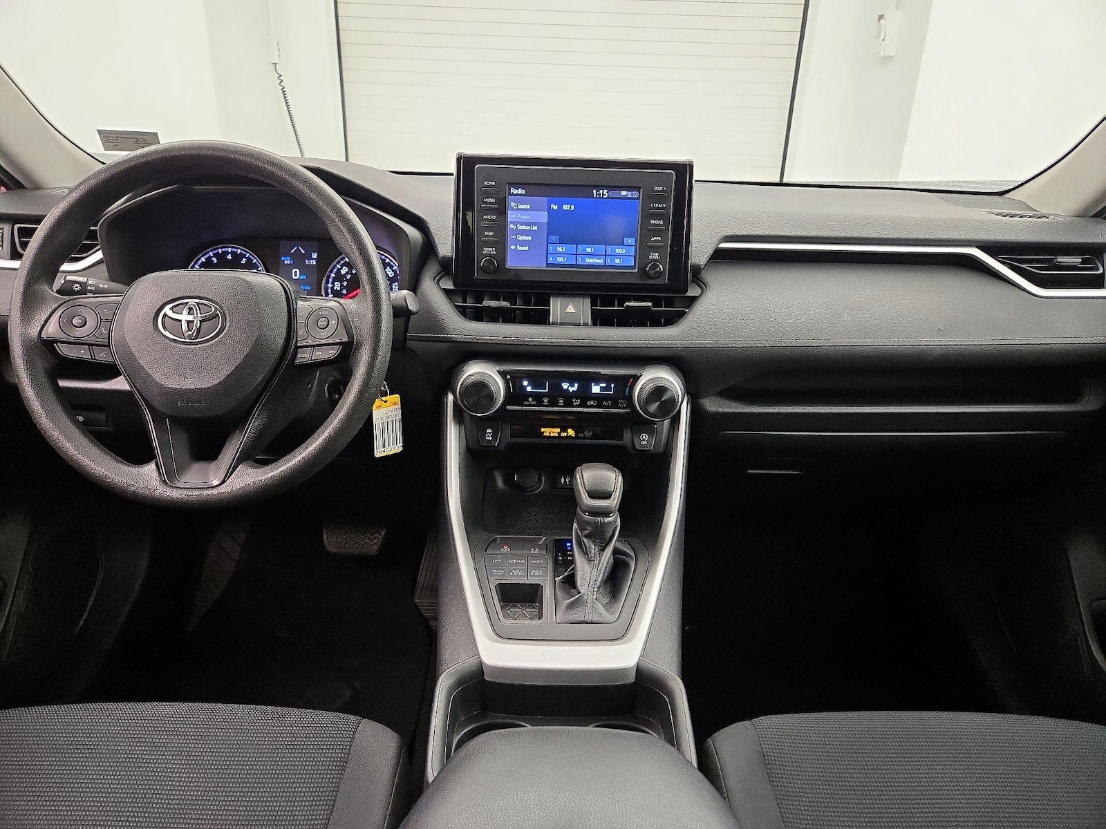2019 Toyota RAV4 LE - Photo 10
