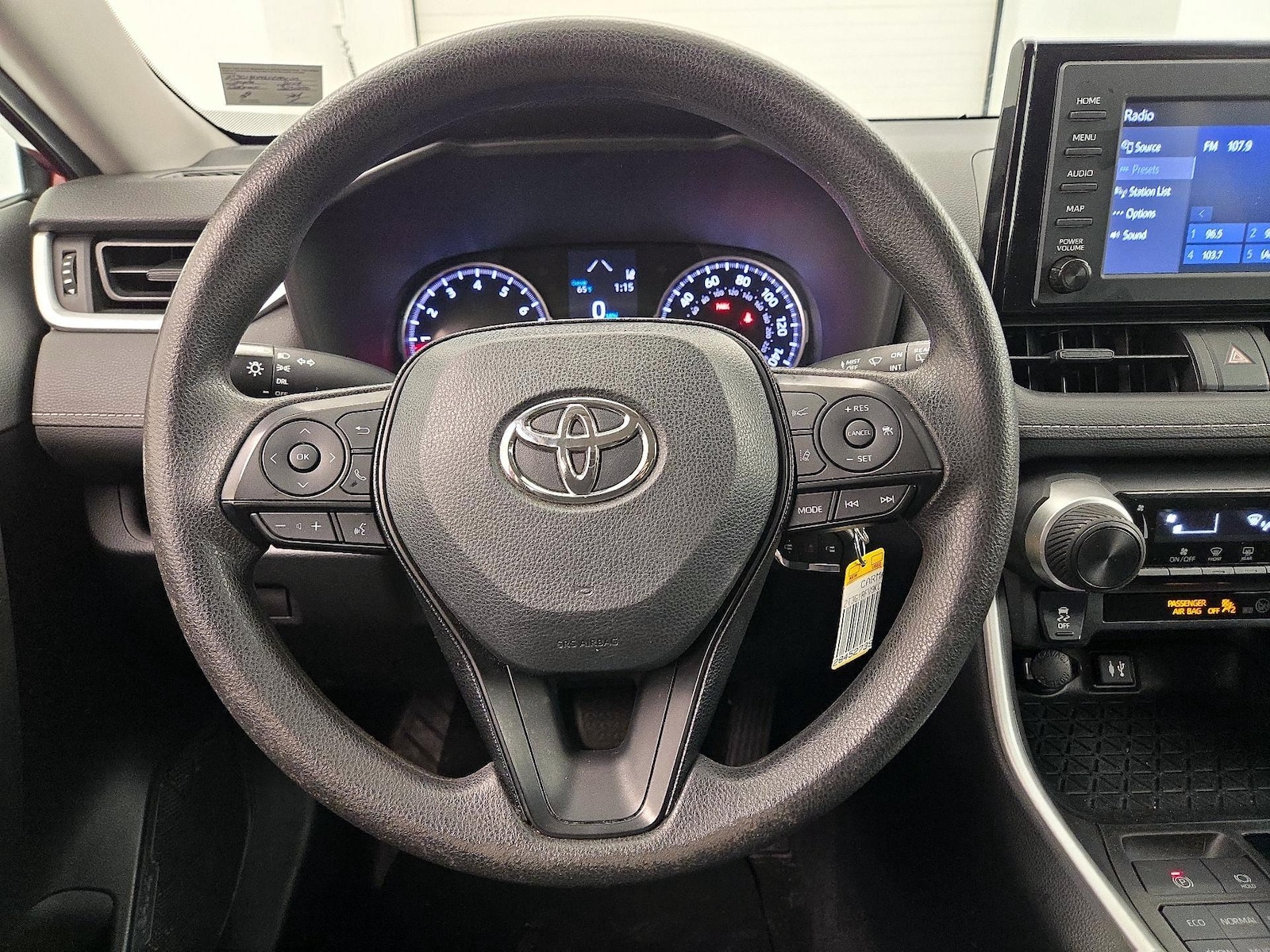2019 Toyota RAV4 LE - Photo 11