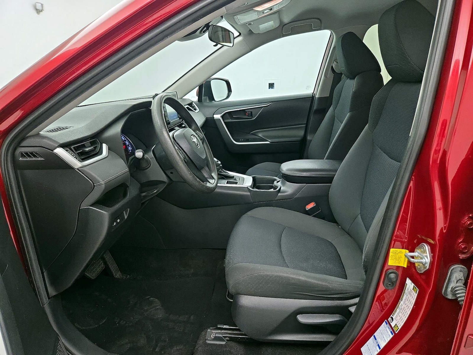 2019 Toyota RAV4 LE - Photo 12