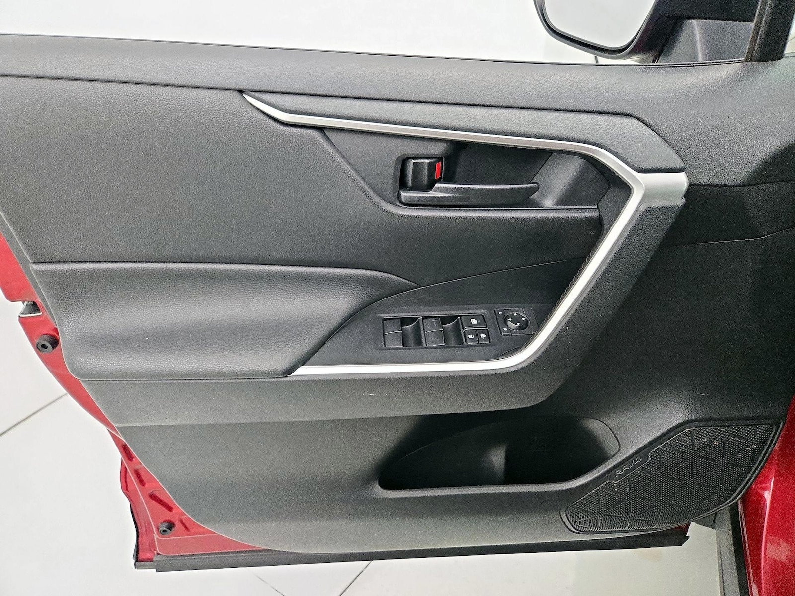 2019 Toyota RAV4 LE - Photo 13