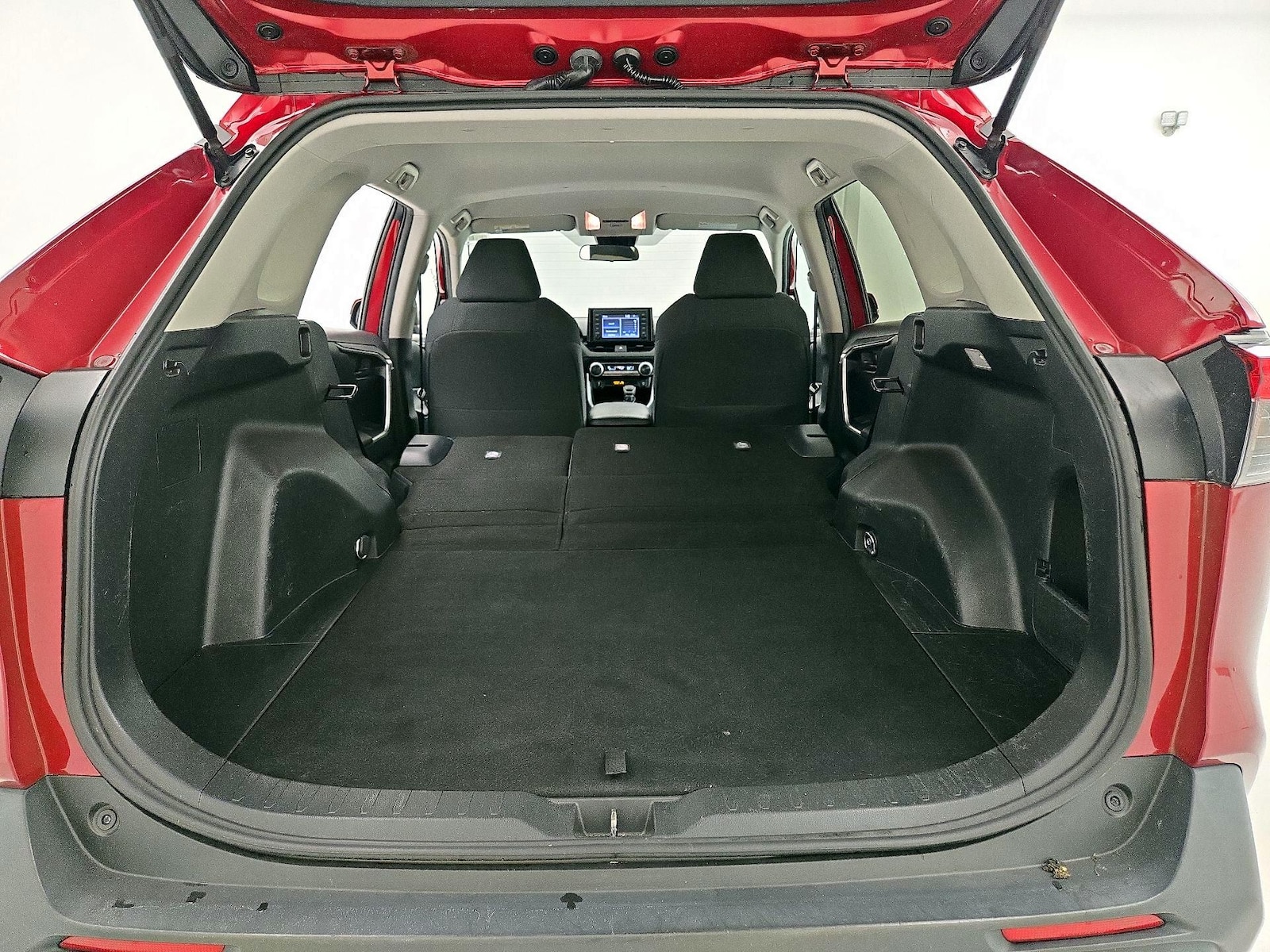 2019 Toyota RAV4 LE - Photo 22