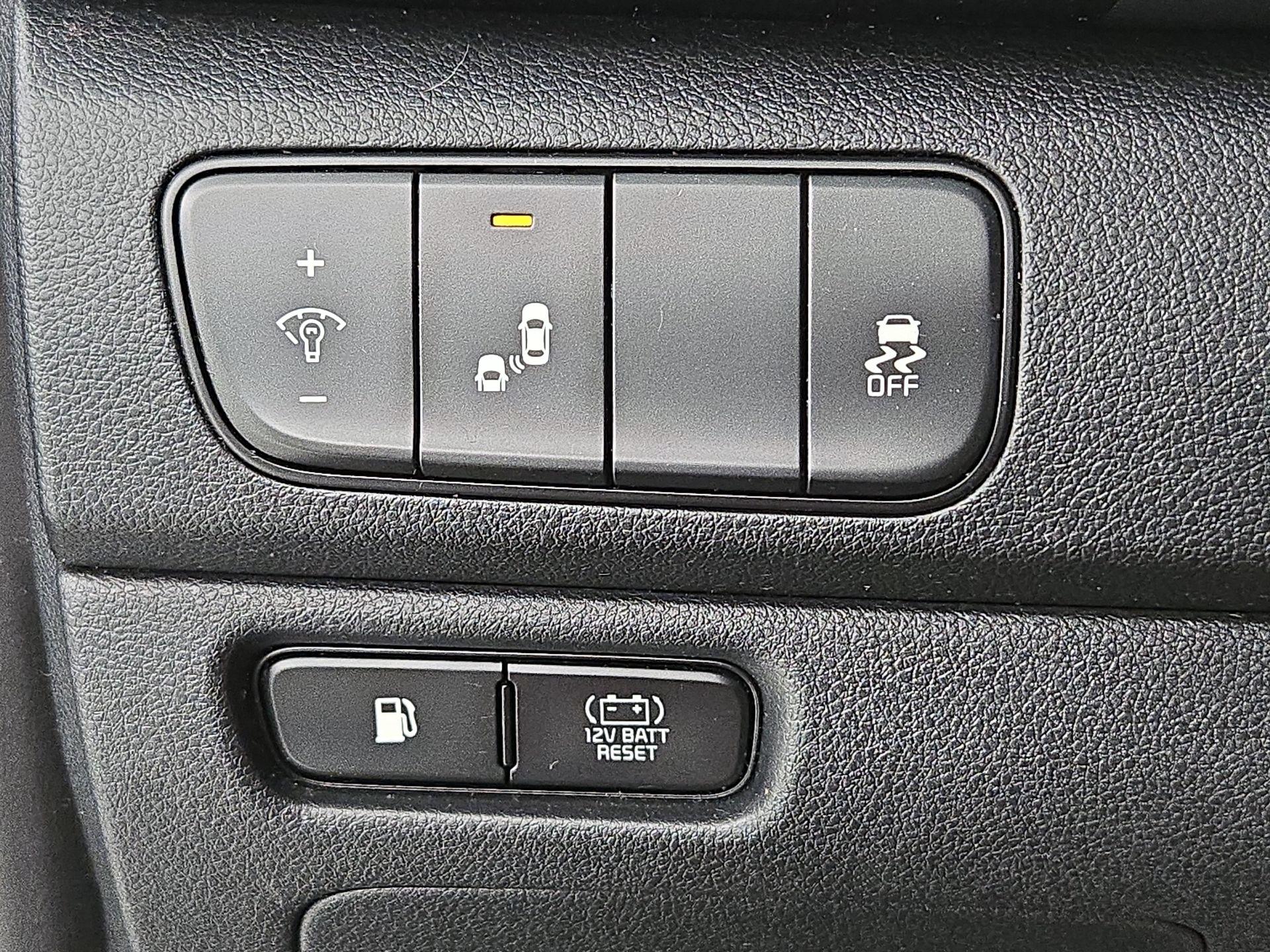 Thumbnail: 2017 Kia Niro - 13