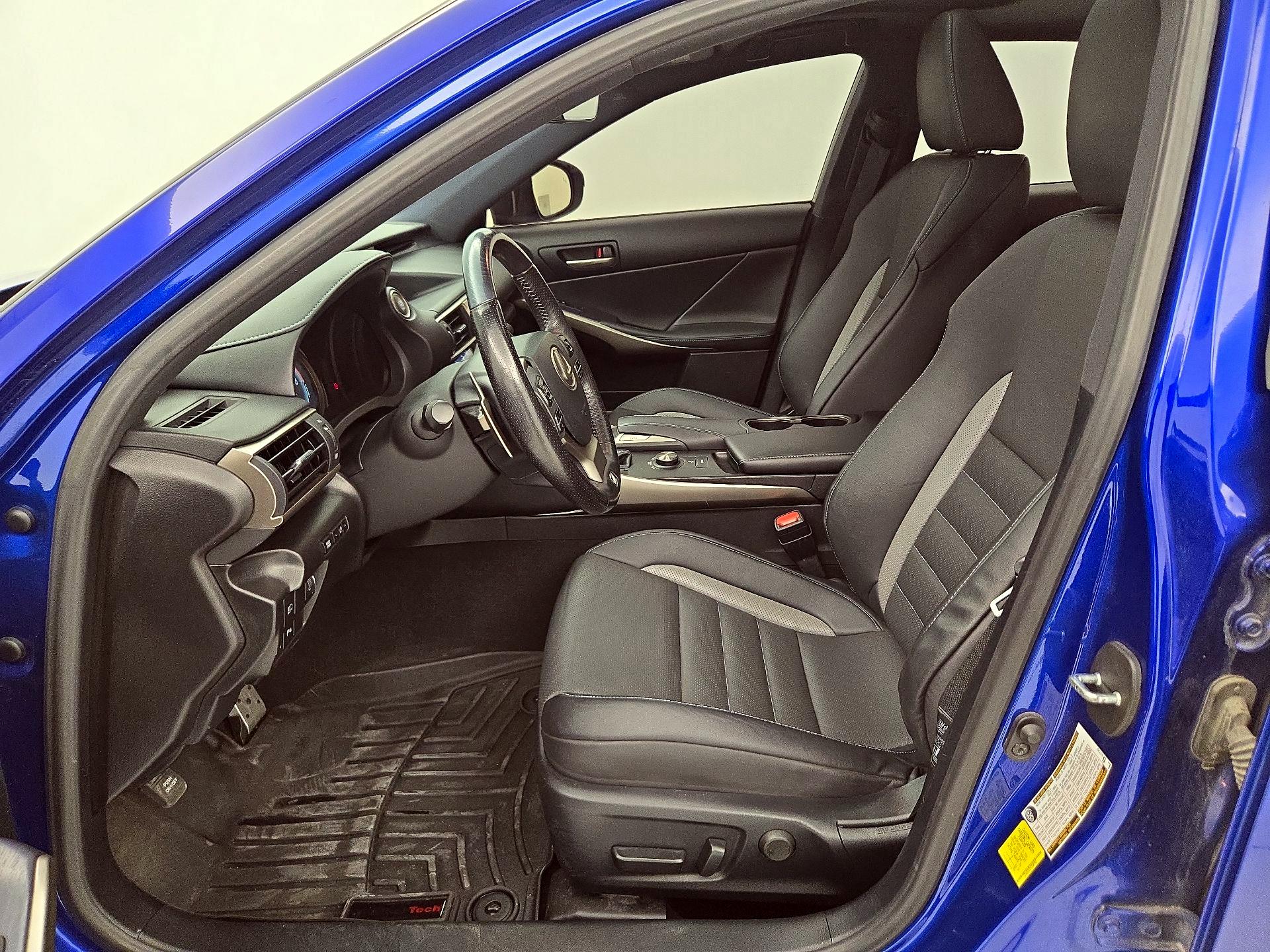 Thumbnail: 2020 Lexus IS - 11