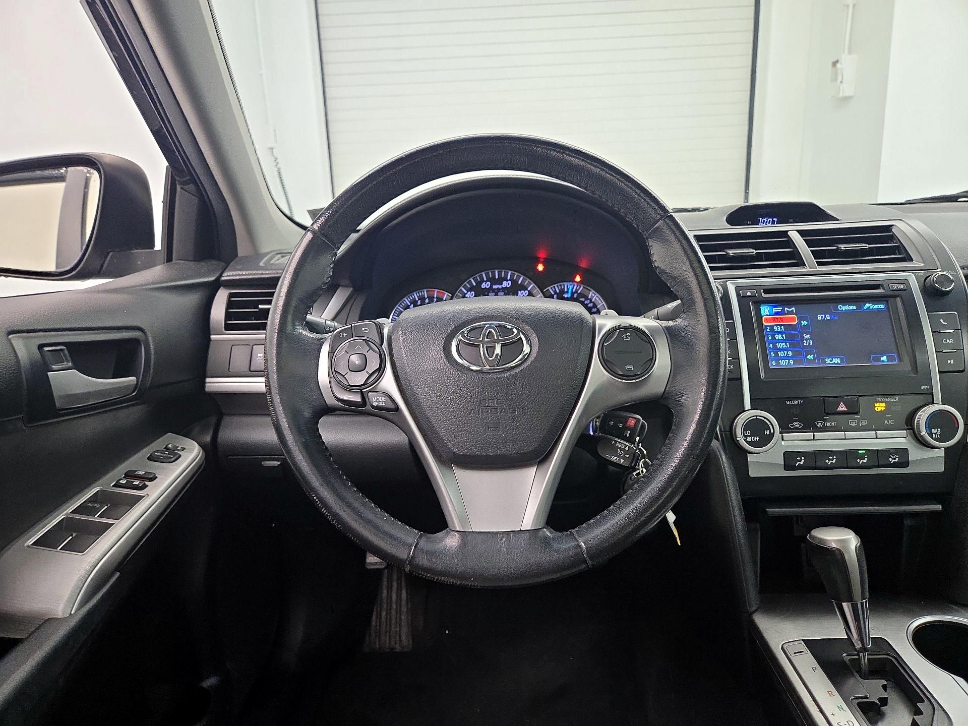 Thumbnail: 2014 Toyota Camry - 10