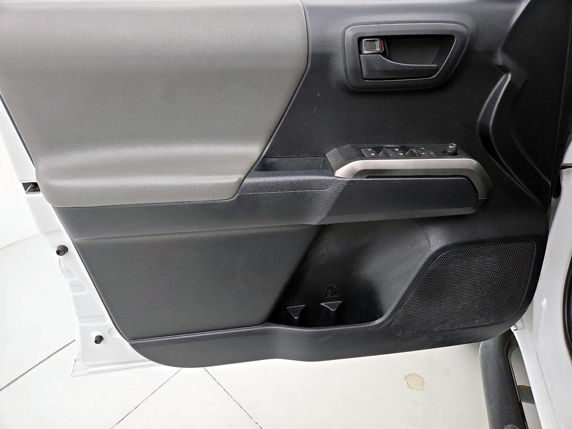 Thumbnail: 2019 Toyota Tacoma - 12