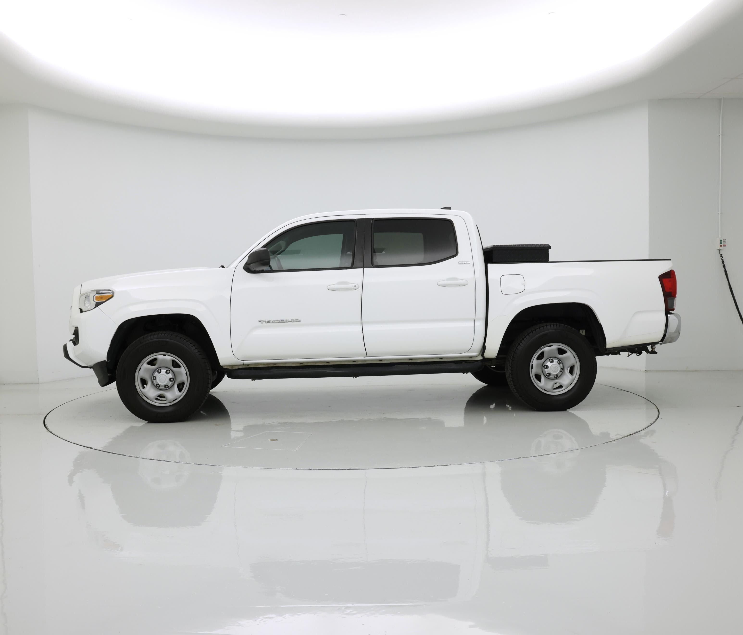 Thumbnail: 2019 Toyota Tacoma - 3