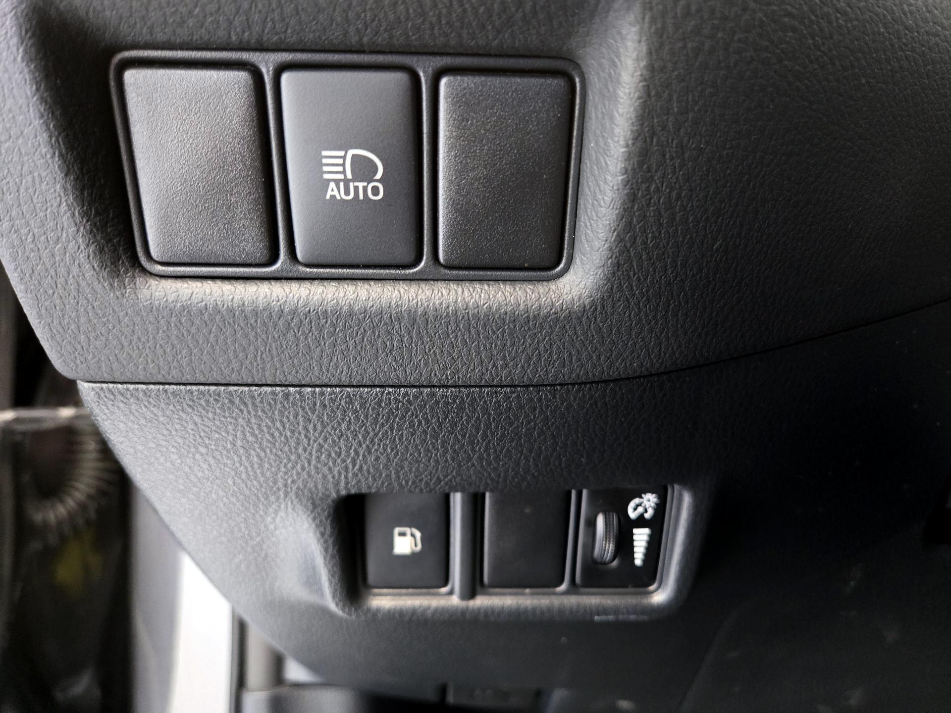 Thumbnail: 2021 Toyota C-HR - 13